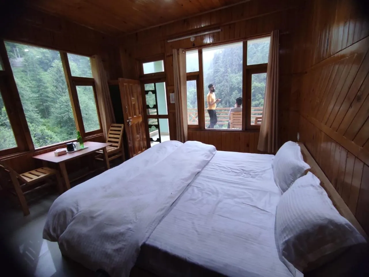 The Forest Pinnacle and Café, Jibhi
