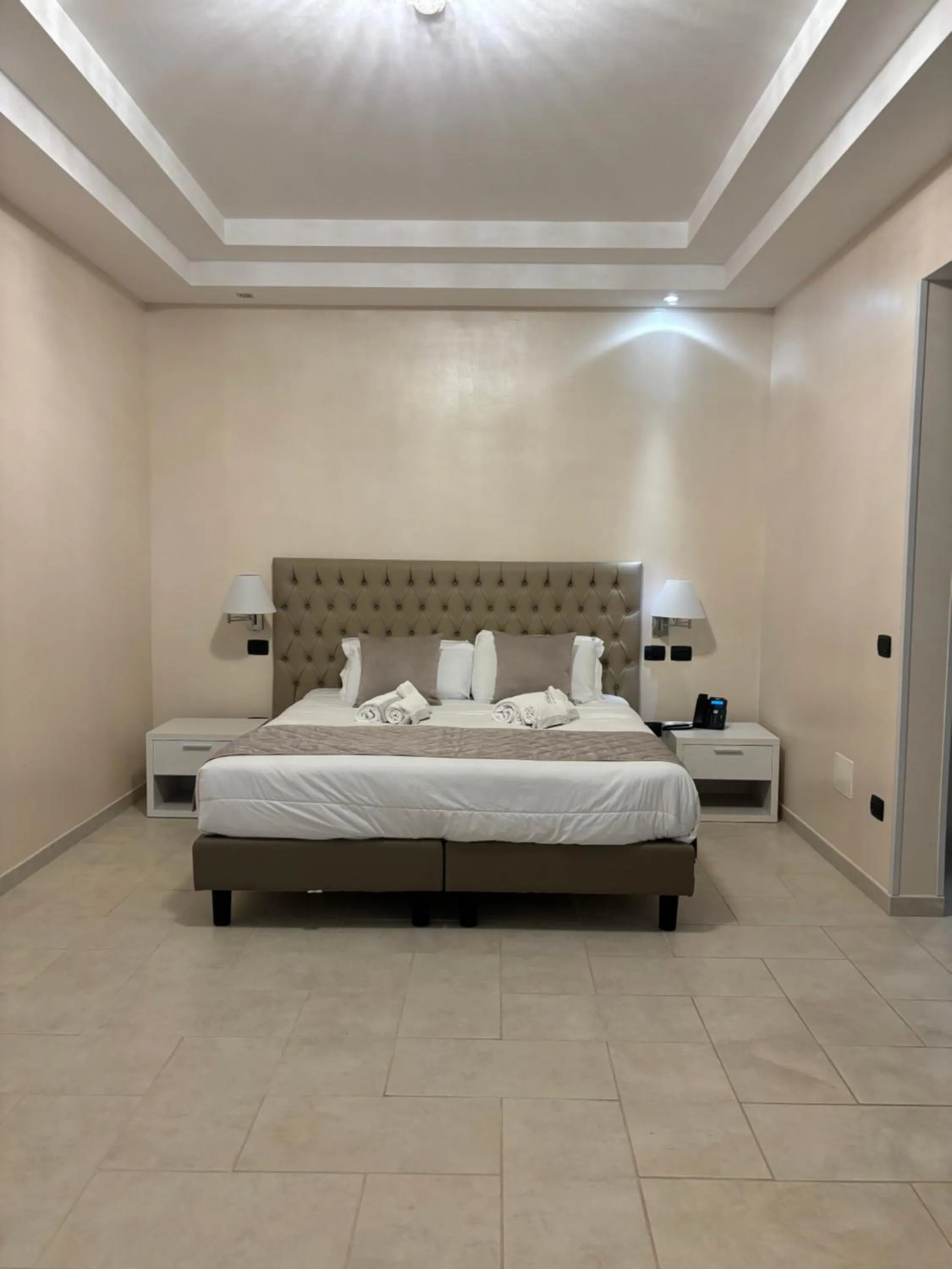 Bed in Hotel Donna Crescenza