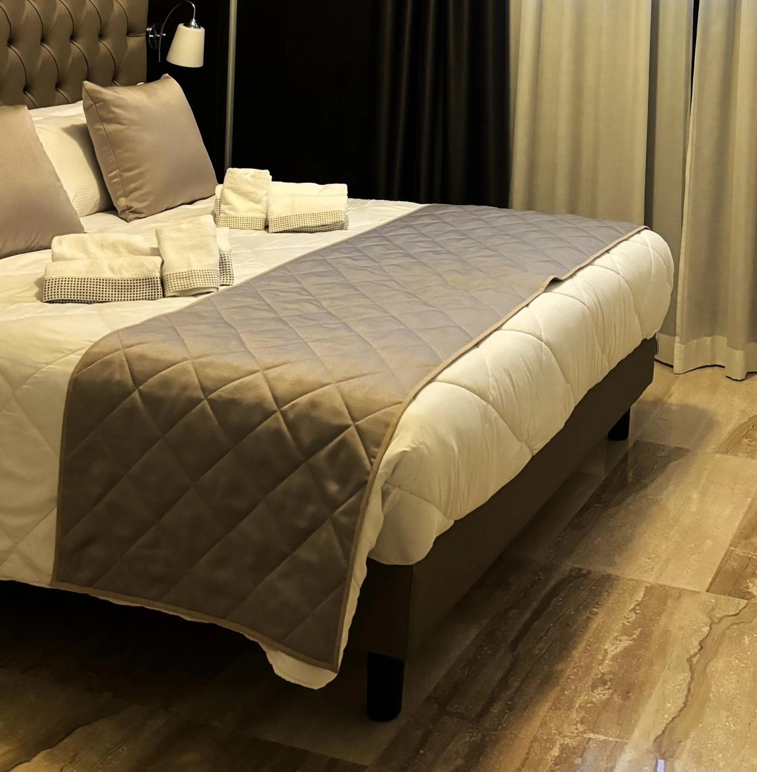 Bed in Hotel Donna Crescenza