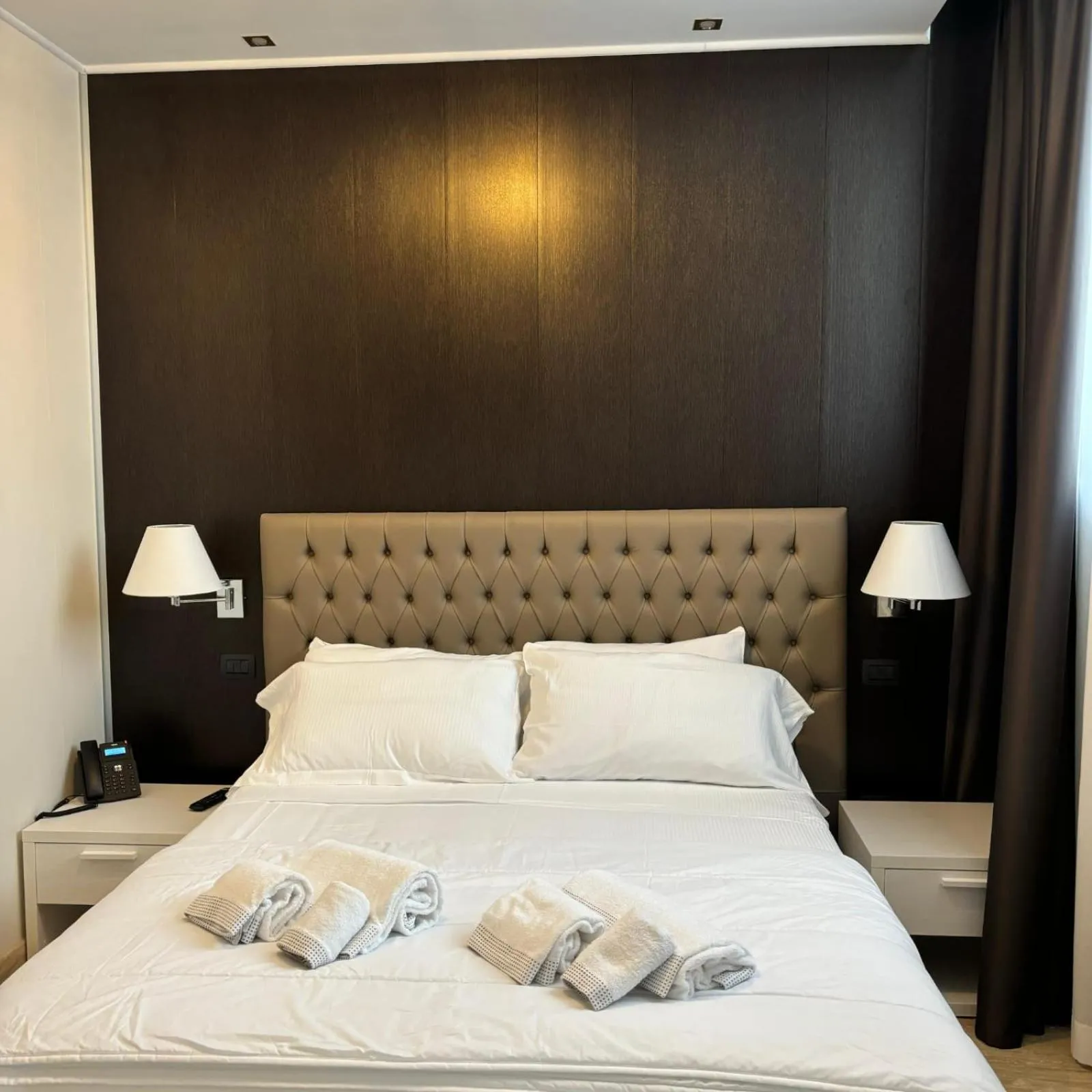 Bed in Hotel Donna Crescenza