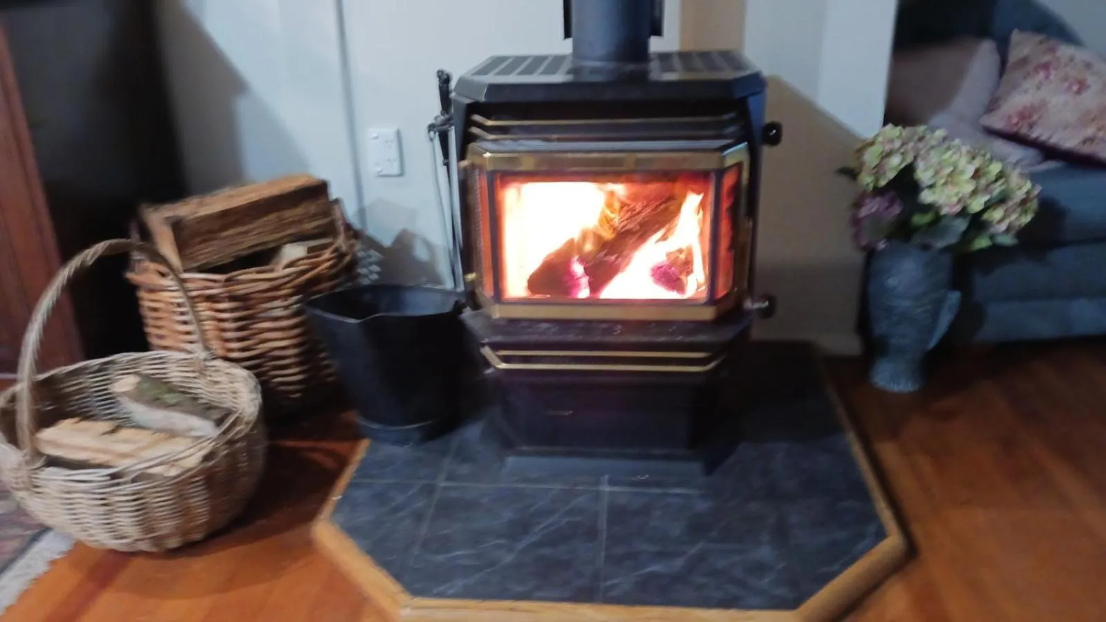 fireplace in Magpie Cottage Homestay Bed & Breakfast