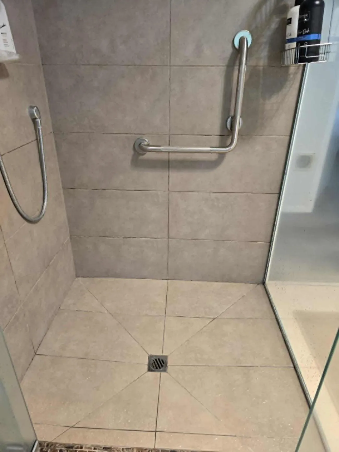 Shower in Magpie Cottage Homestay Bed & Breakfast