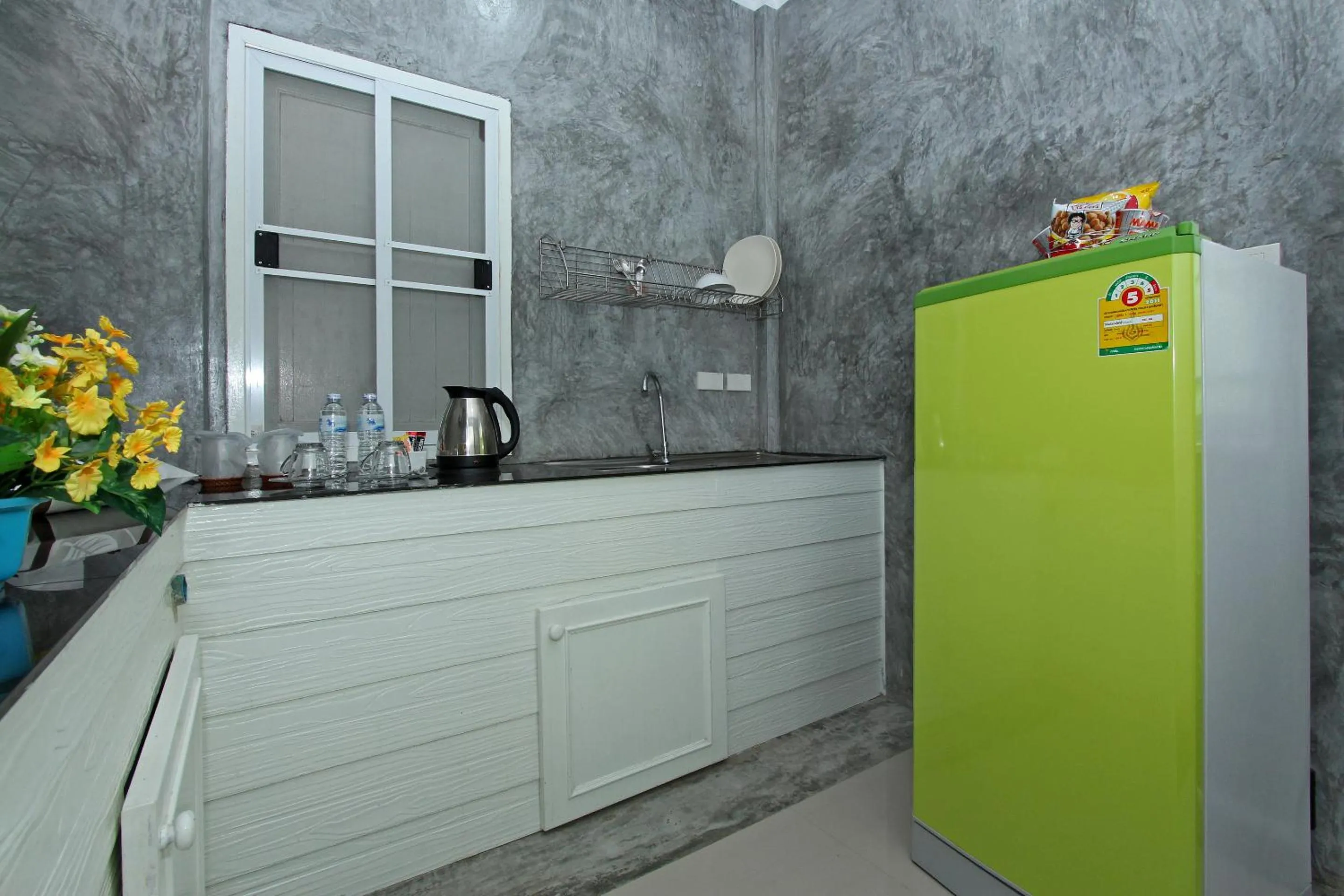 Kitchen or kitchenette in Maikhao Home Garden Bungalow