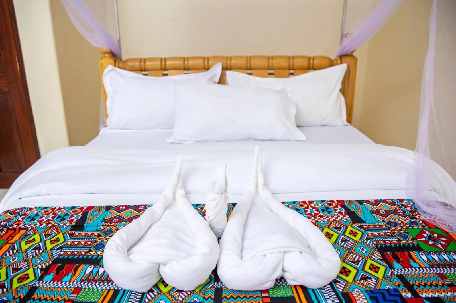 Bed in Lakeshore Bed and Breakfast