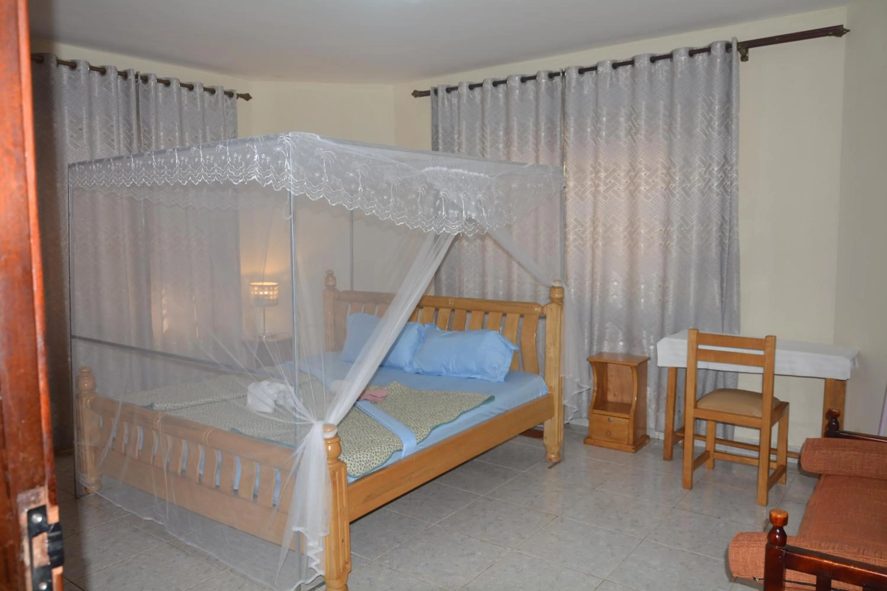 Bed in Lakeshore Bed and Breakfast