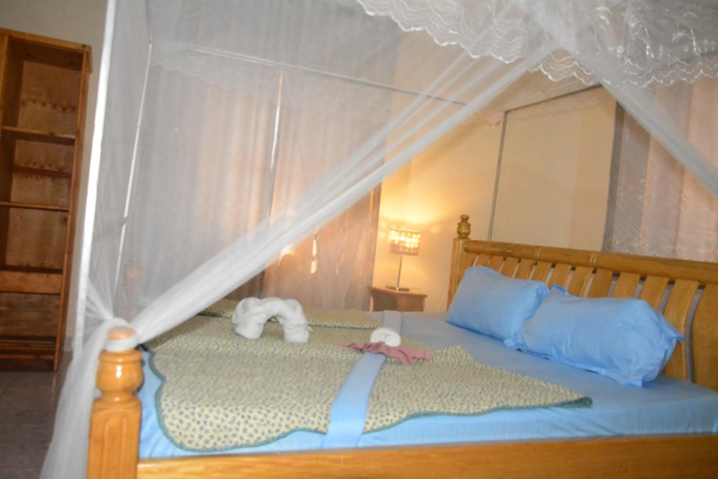Bed in Lakeshore Bed and Breakfast