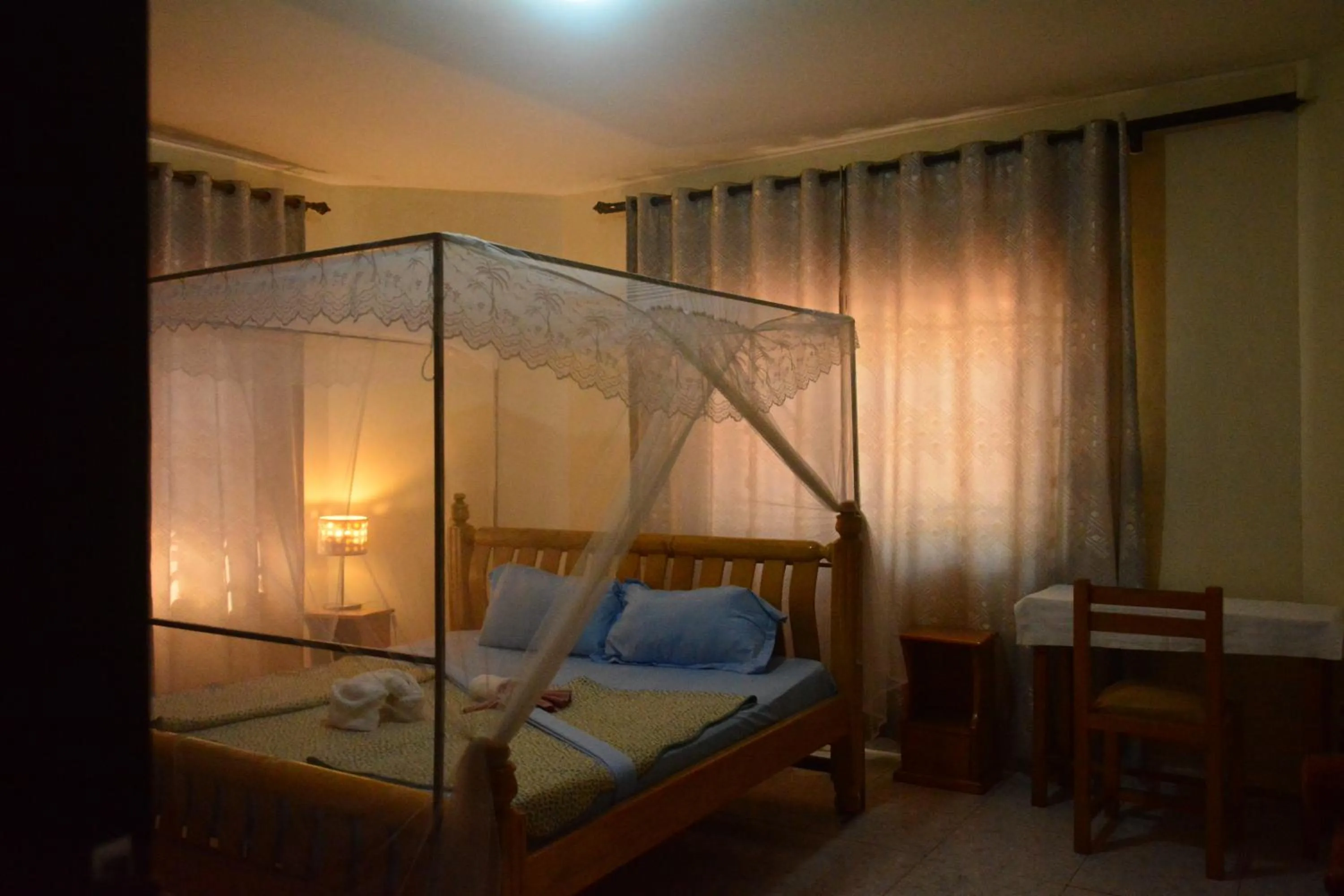 Bed in Lakeshore Bed and Breakfast