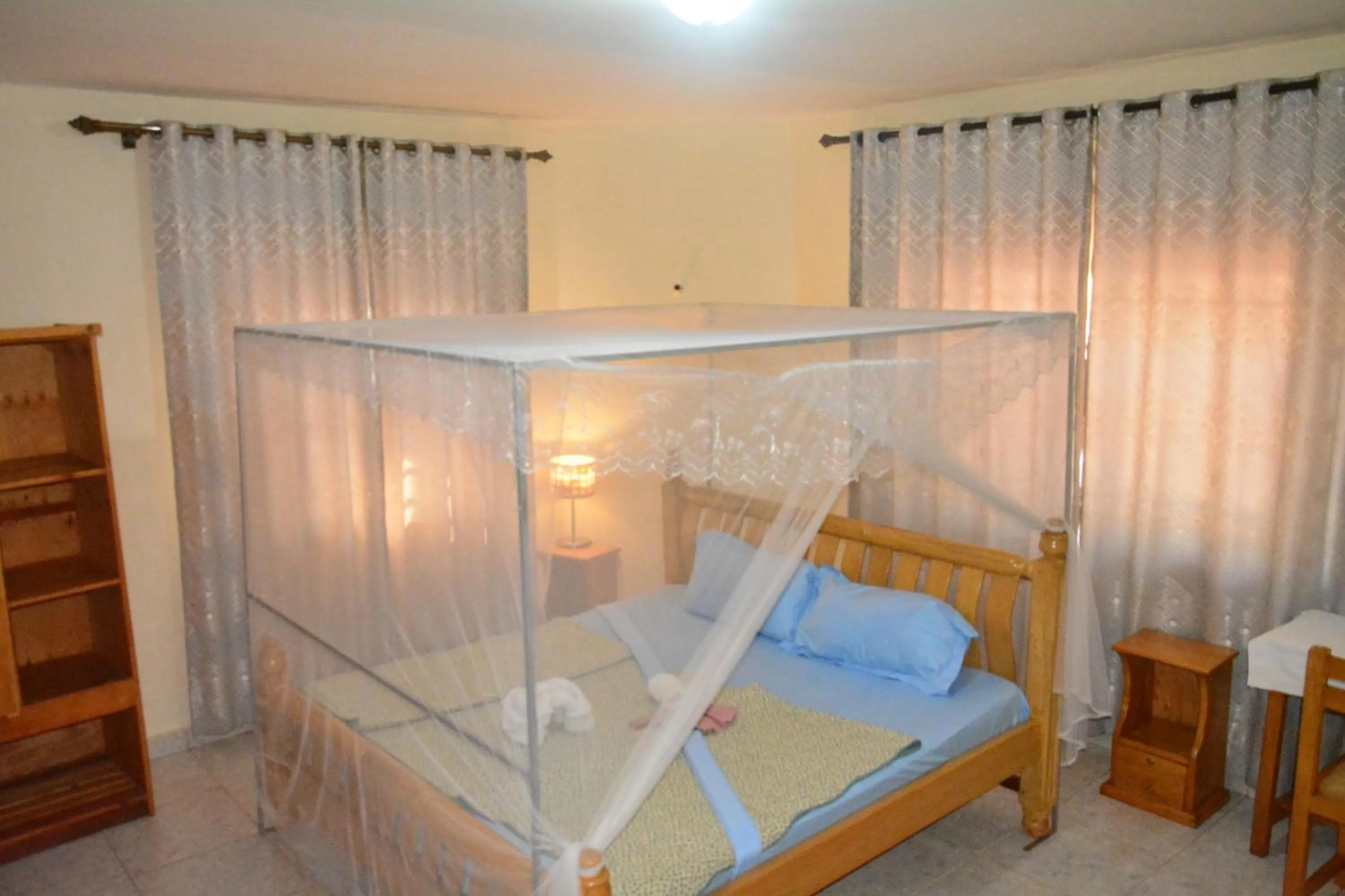 Bed in Lakeshore Bed and Breakfast
