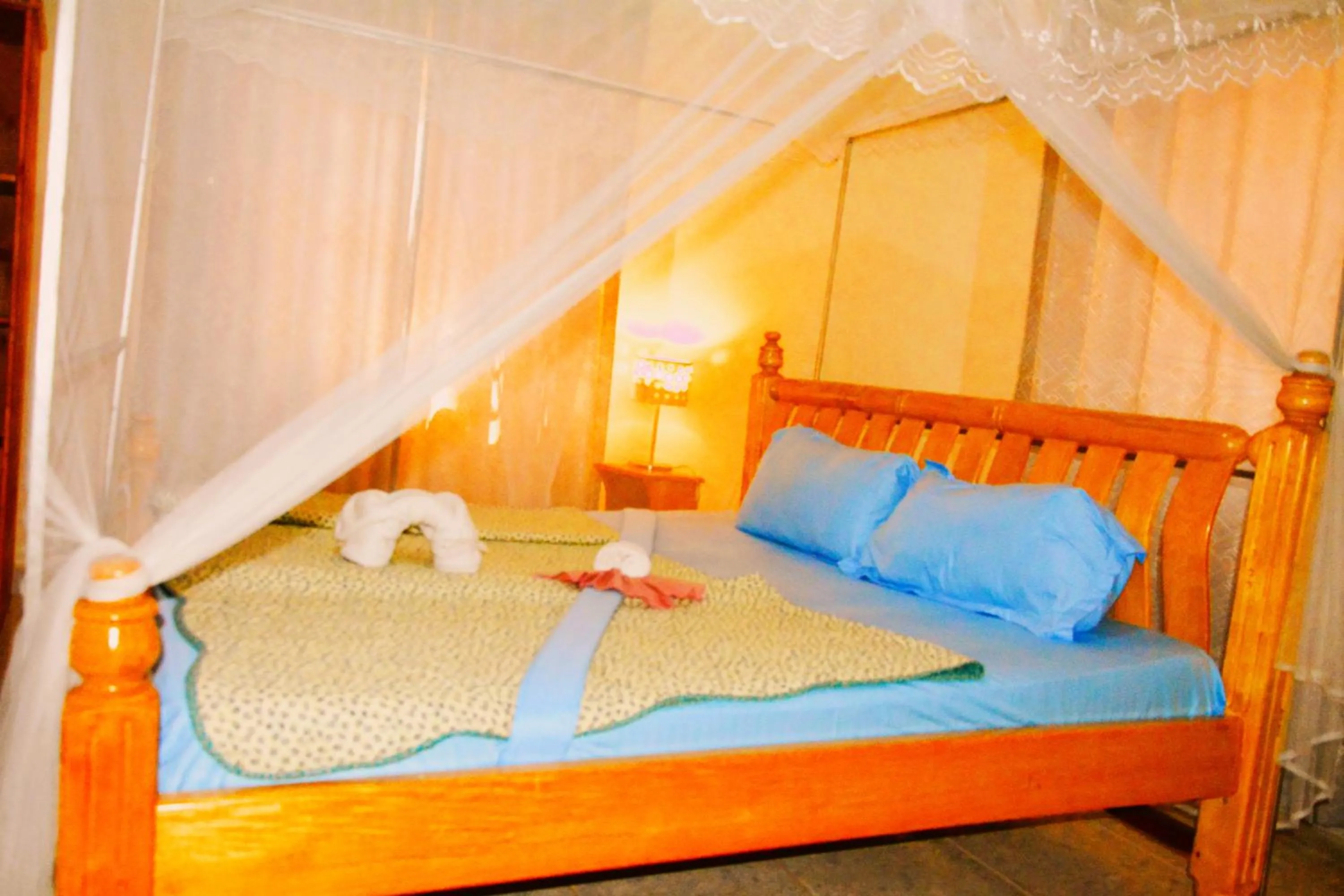Bed in Lakeshore Bed and Breakfast