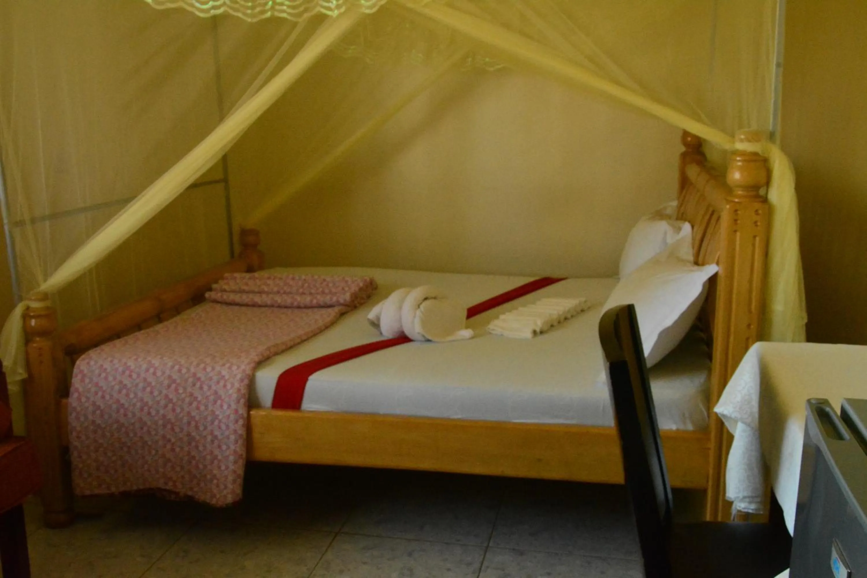 Bed in Lakeshore Bed and Breakfast