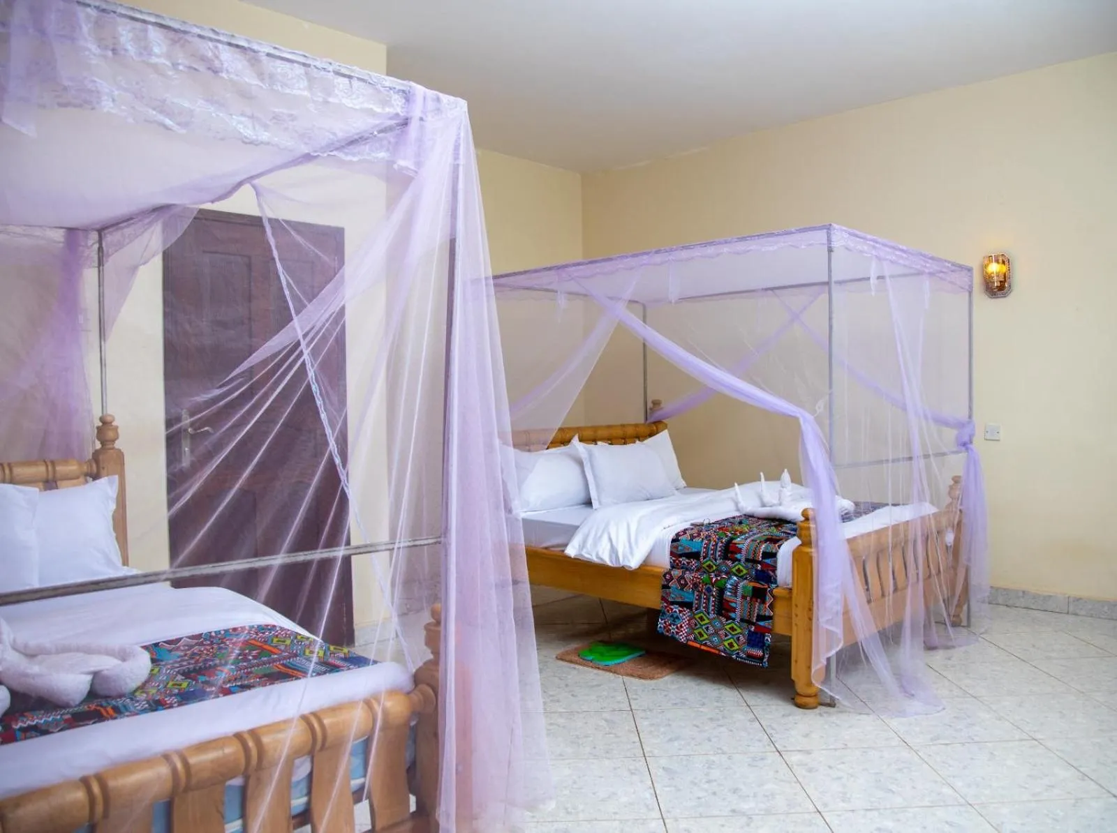 Bed in Lakeshore Bed and Breakfast