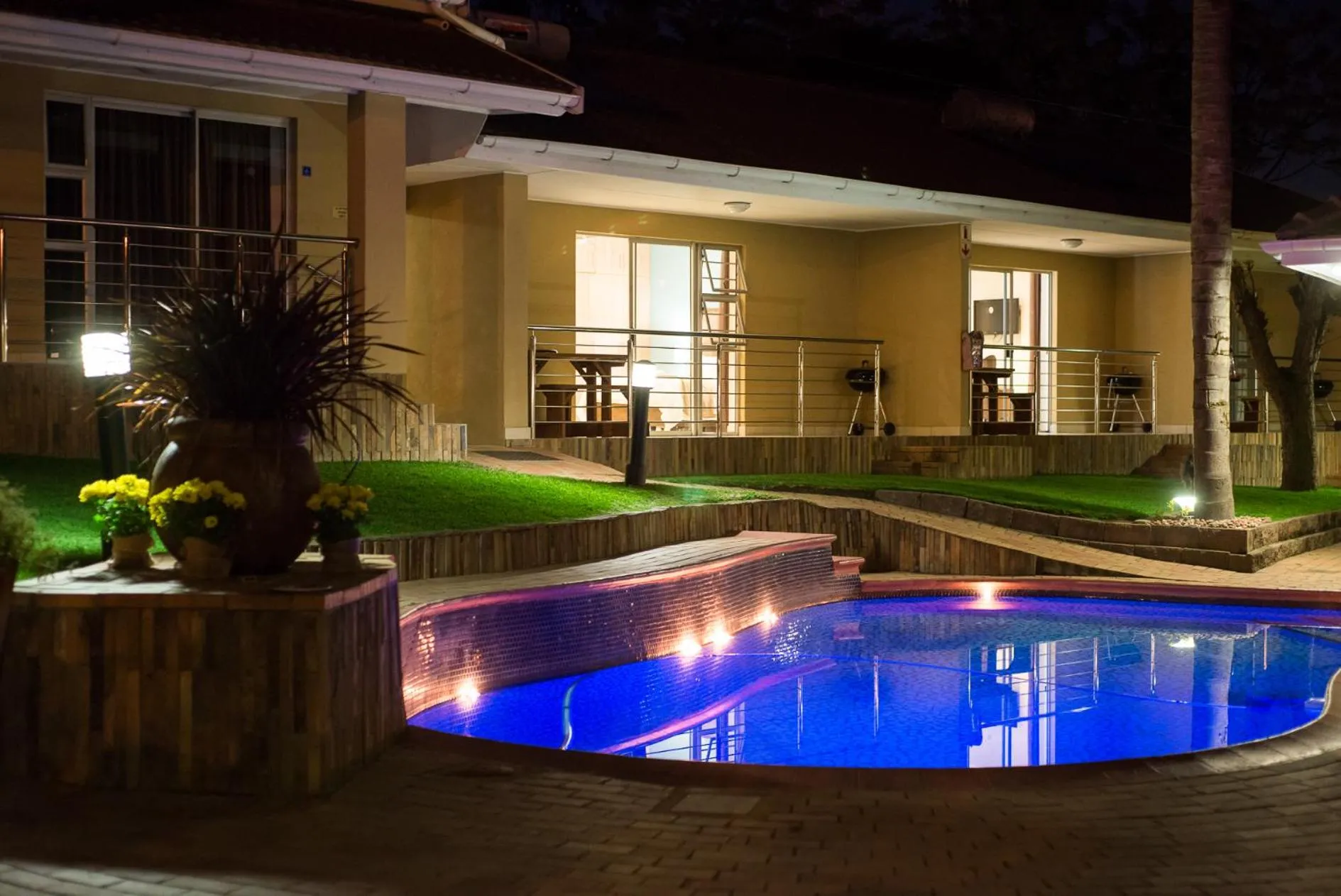 Swimming pool in TeBeacon Accommodation