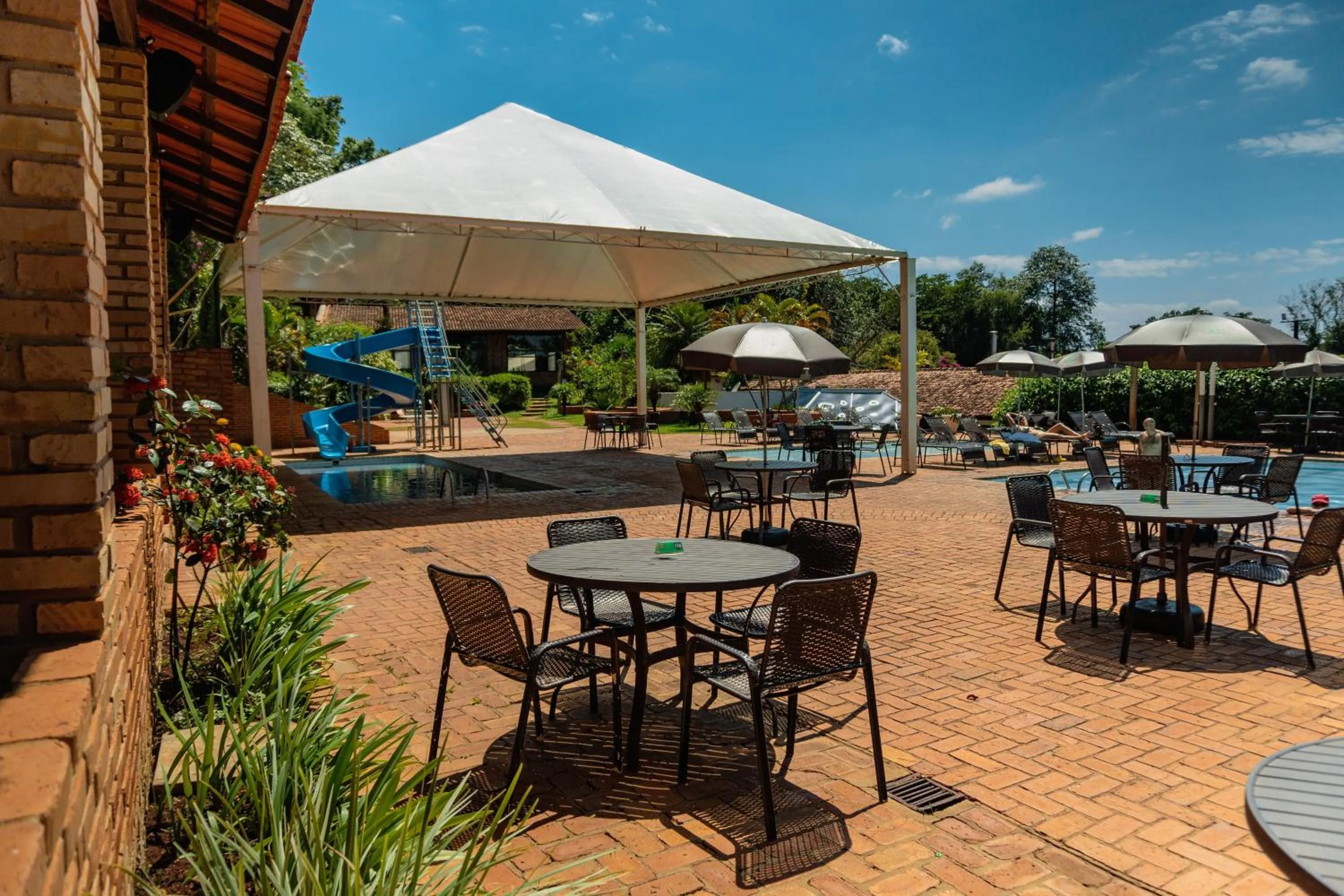 Swimming pool in Hotel Colonial Iguaçu