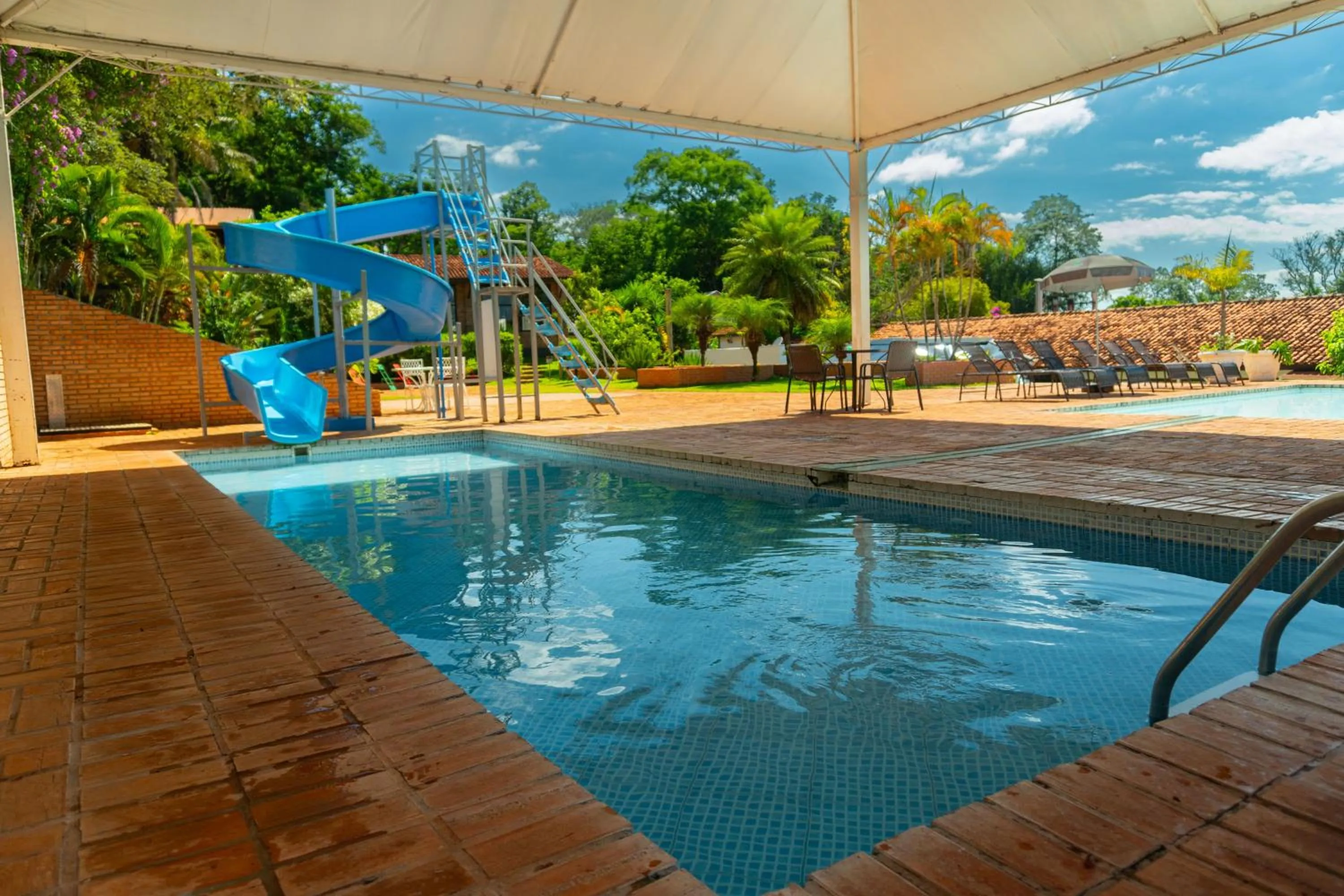 Swimming pool in Hotel Colonial Iguaçu