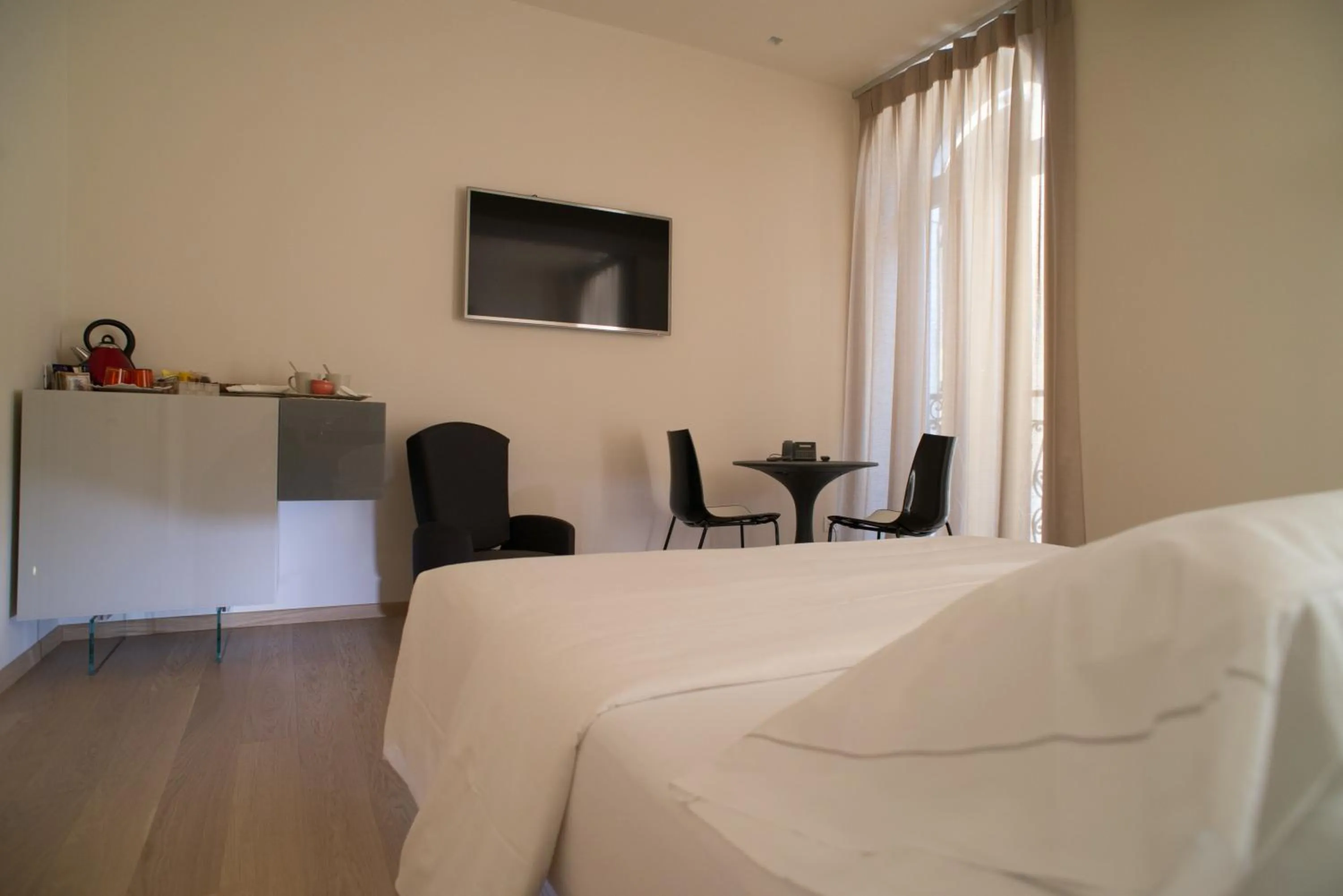 Bedroom, Bed in Verona Design