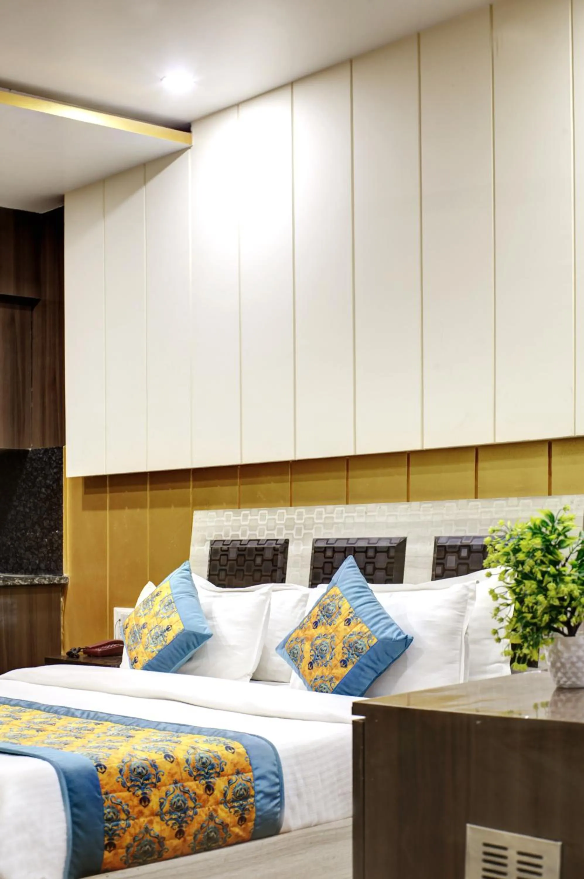 Bed in Hotel Grand Manor