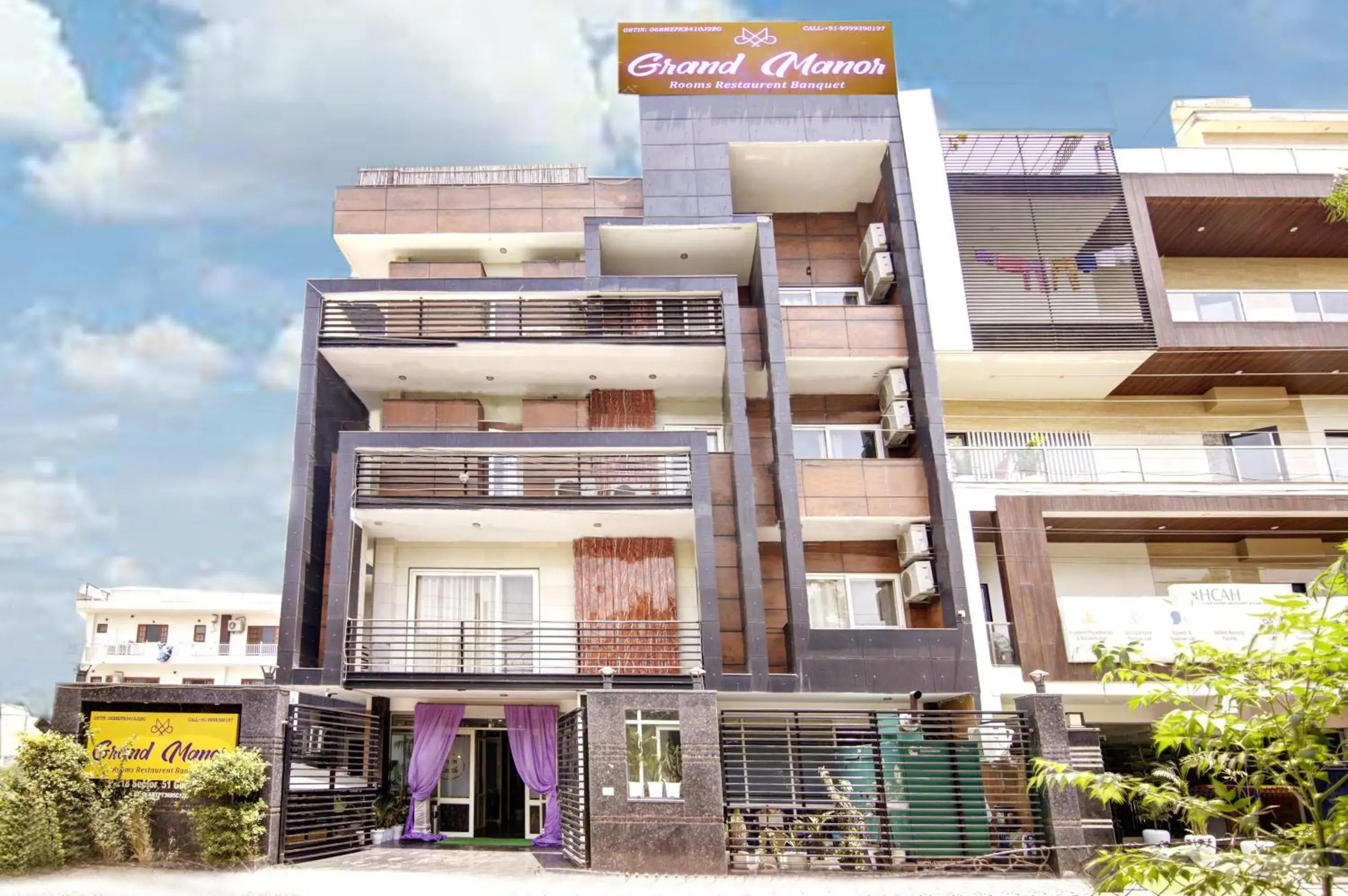 Facade/entrance in Hotel Grand Manor Facade/entrance in Hotel Grand Manor