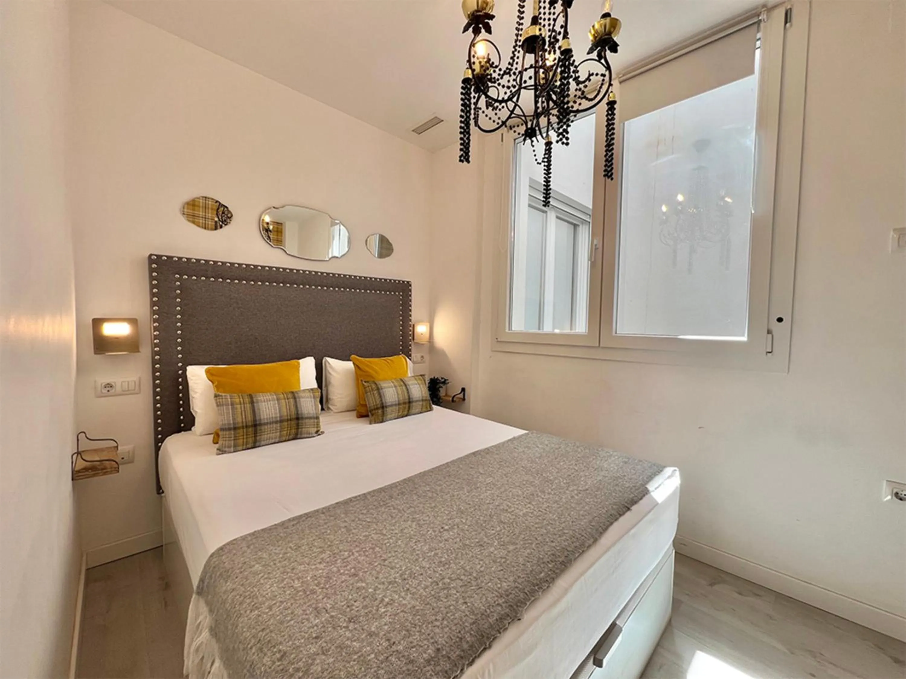 Bedroom, Bed in Apartamentos Realejo Campo del Príncipe 3000