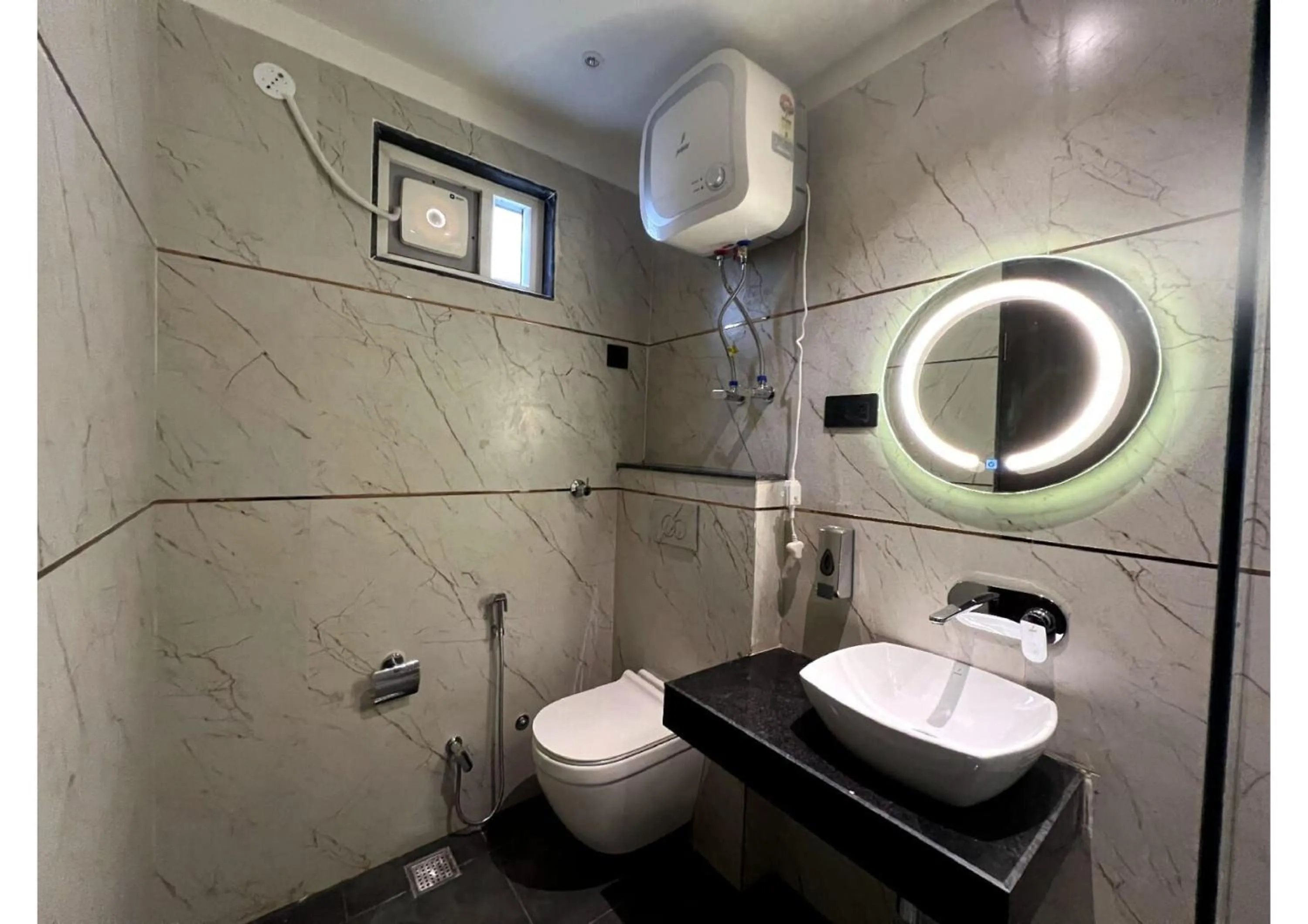 Bathroom in Hotel Majestic Grand By MNG Rooms