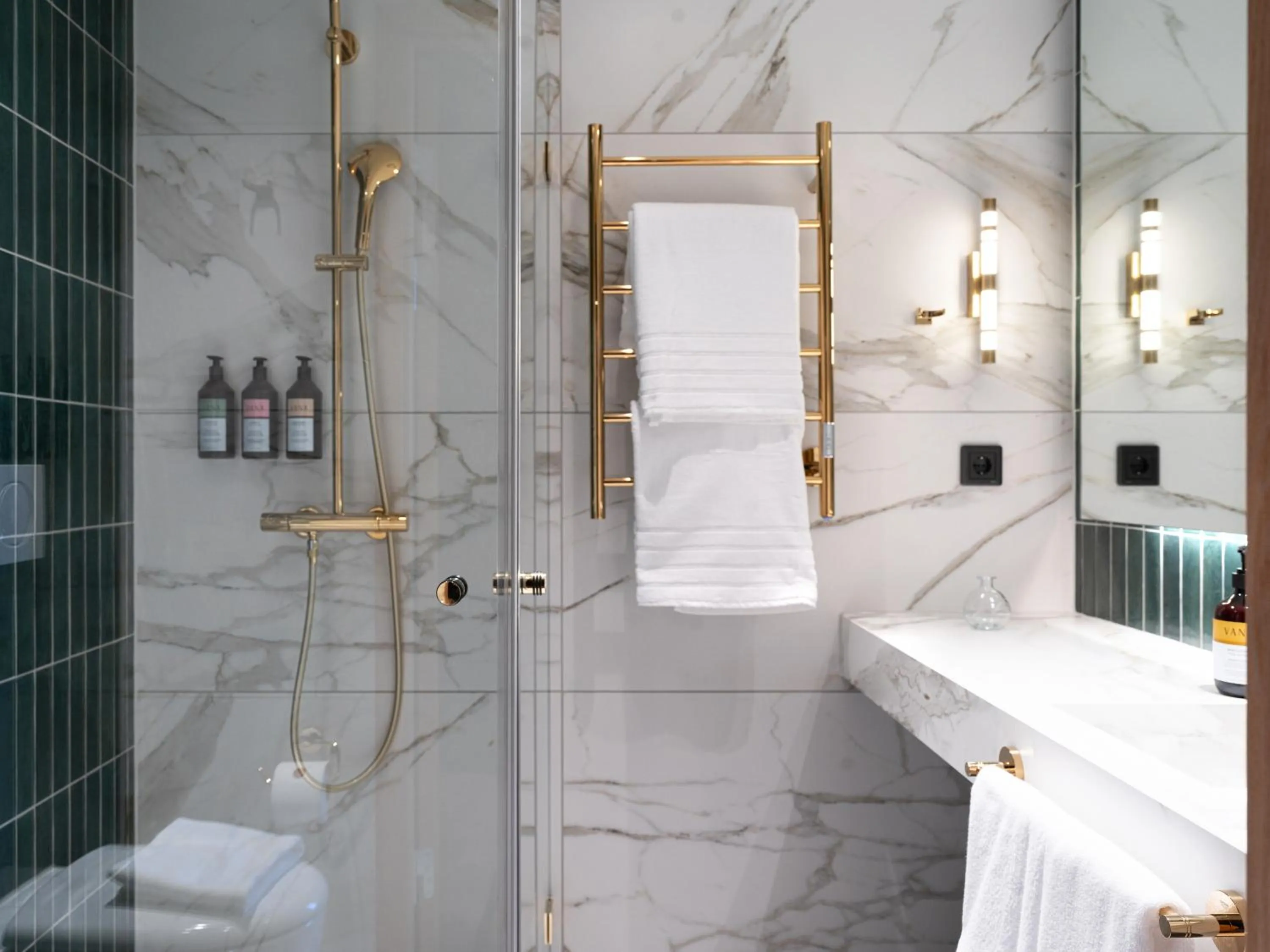 Shower in Elite Hotel Frost - Hotel & Spa