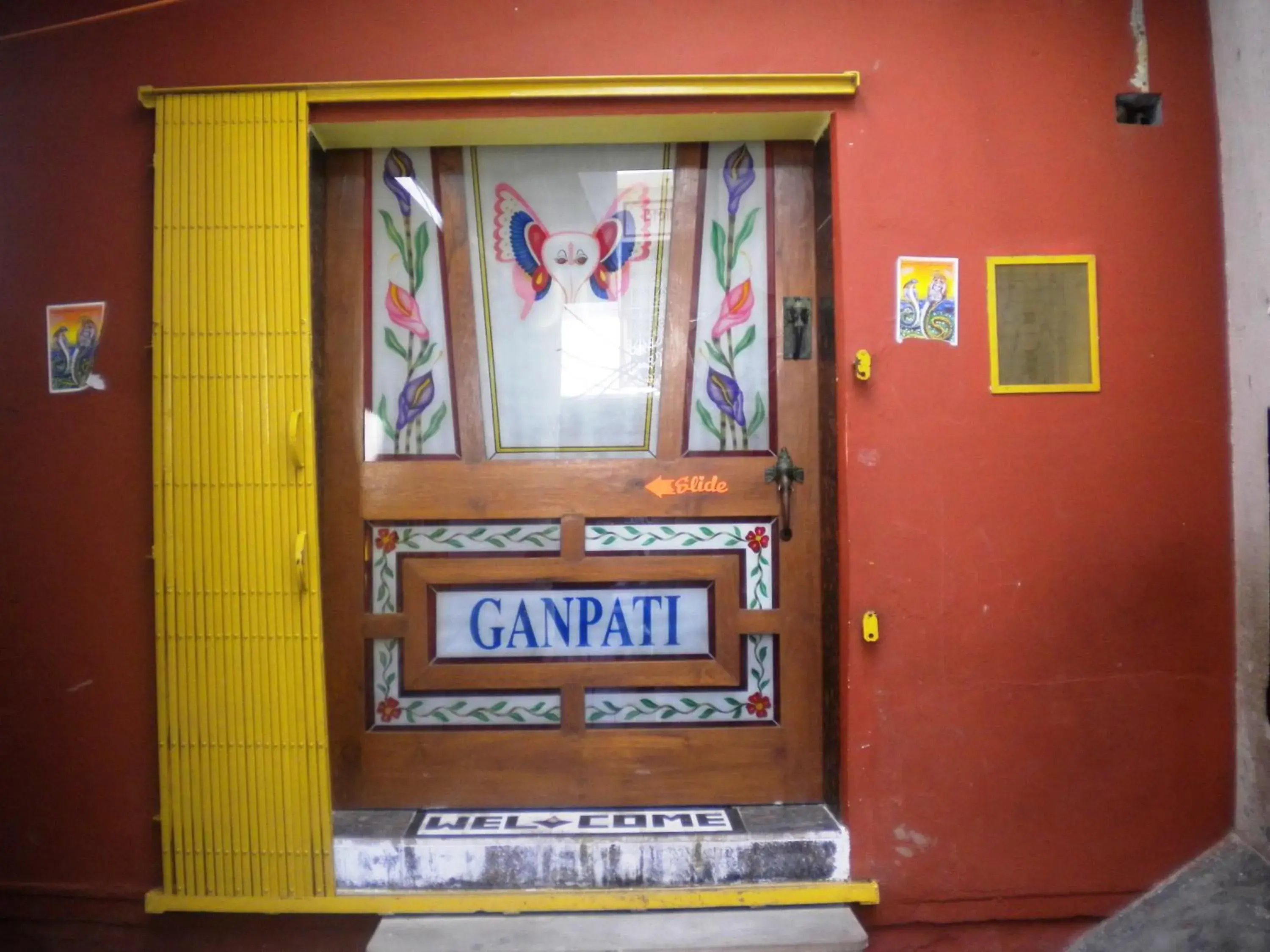Facade/entrance in Ganpati Guest House Facade/entrance in Ganpati Guest House