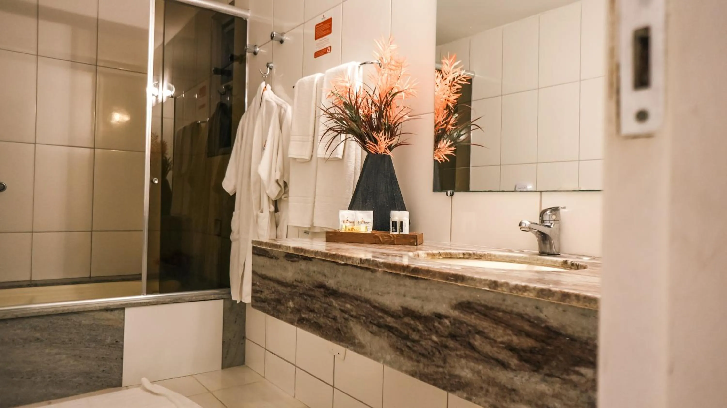 Photo of the whole room in Harbor Querência Hotel