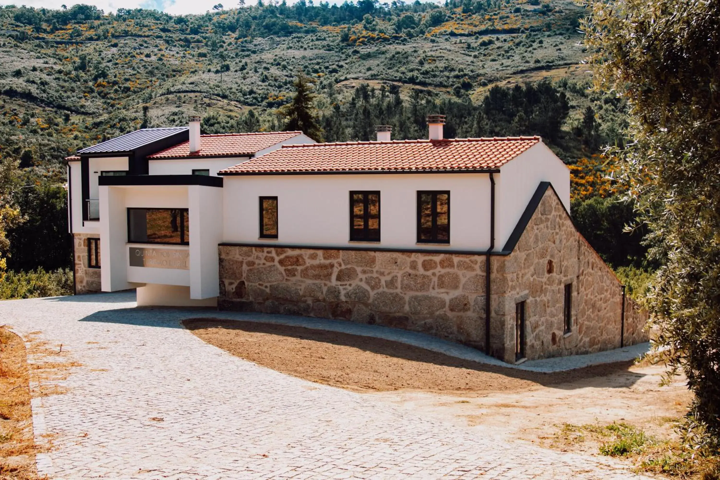Property building in Quinta dos Sinçais Property building in Quinta dos Sinçais