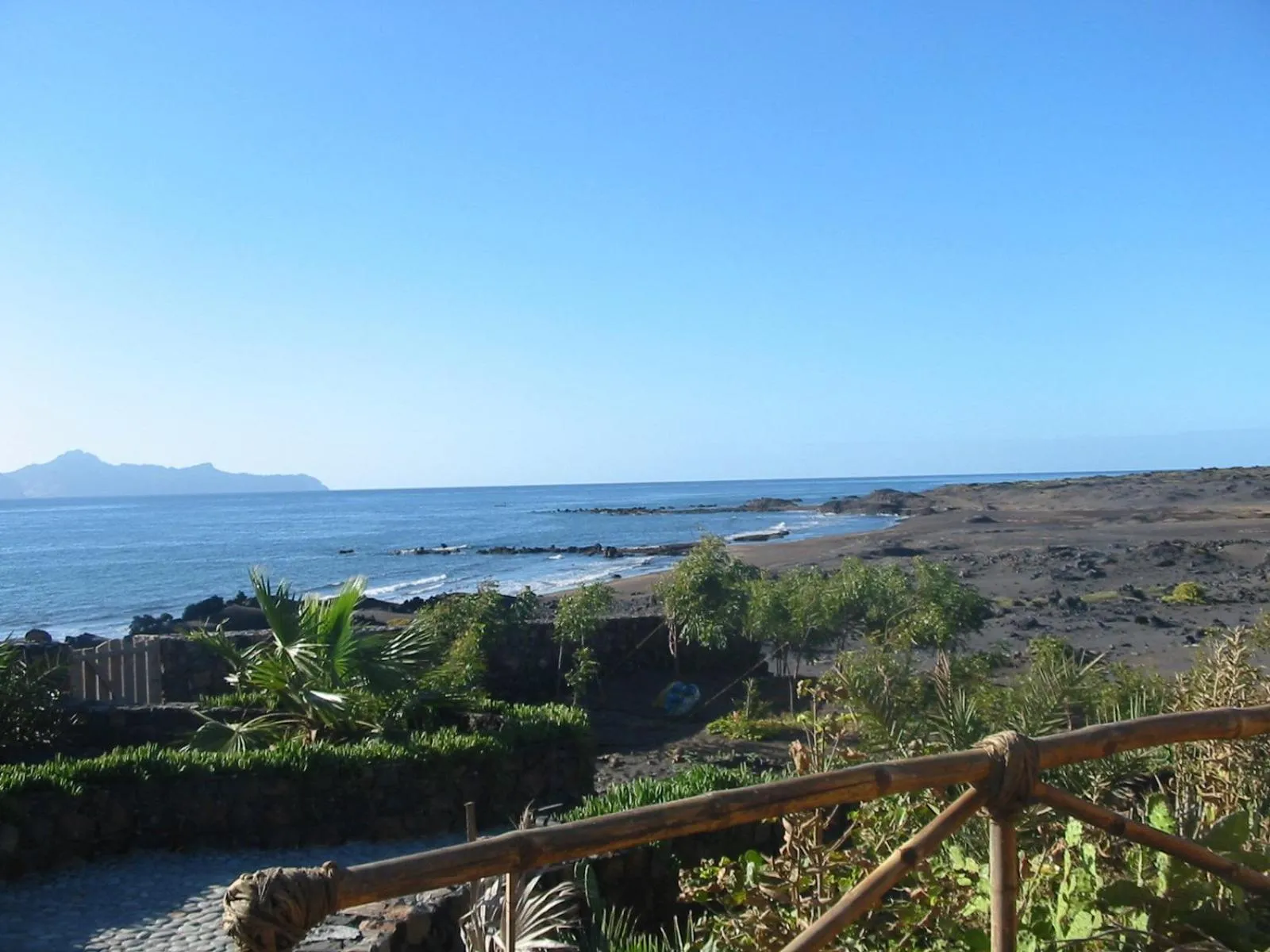 Triple Room with Balcony - single occupancy in Casa De France