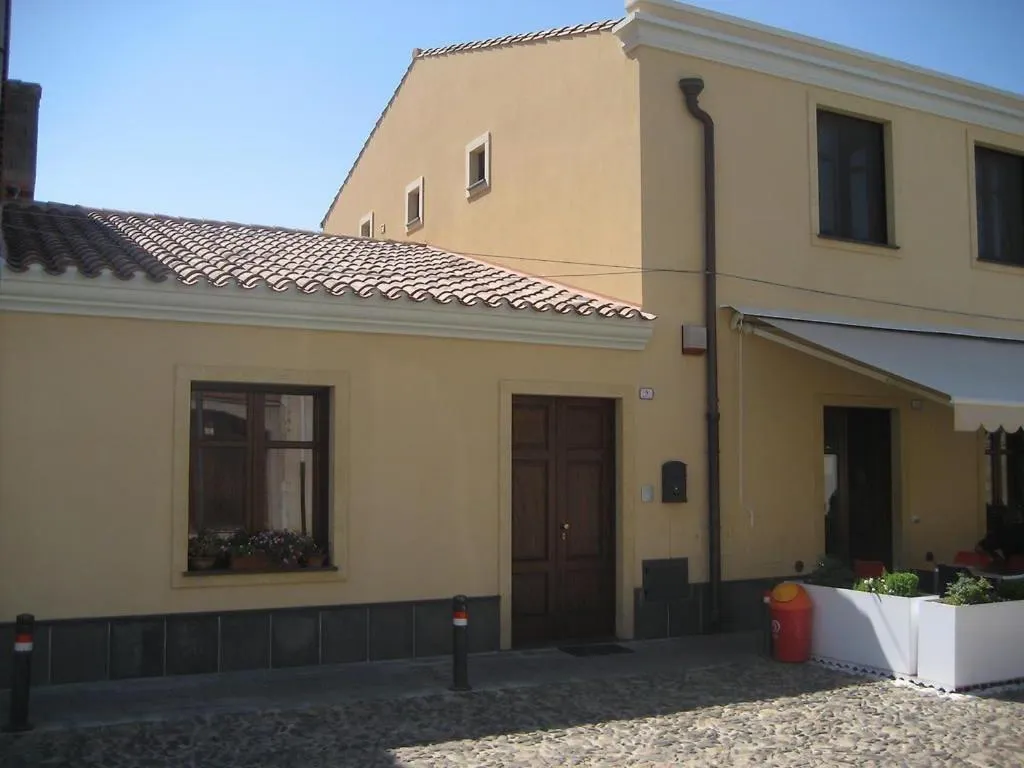 Property building in Affitacamere/Domo - Mari e Luci