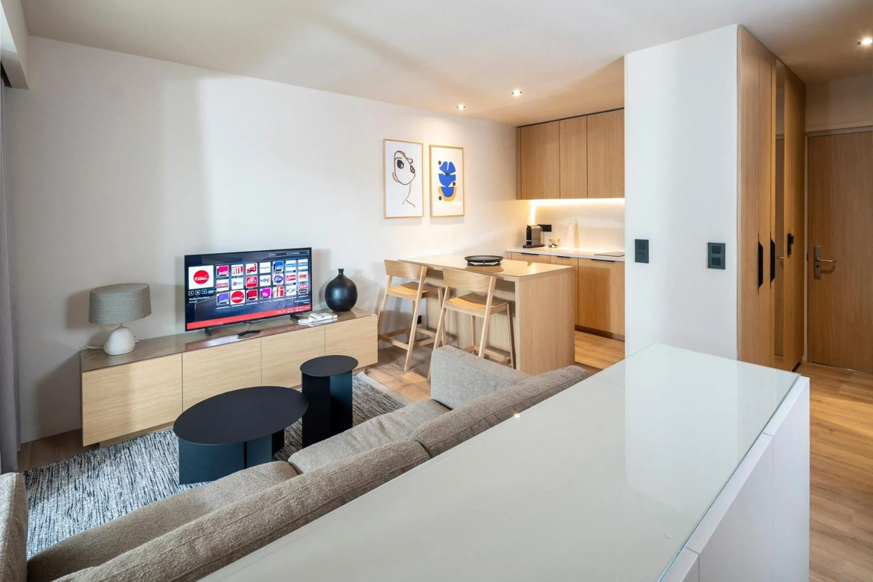 TV and multimedia in Hôtel Horizon Resort Massane & Spa