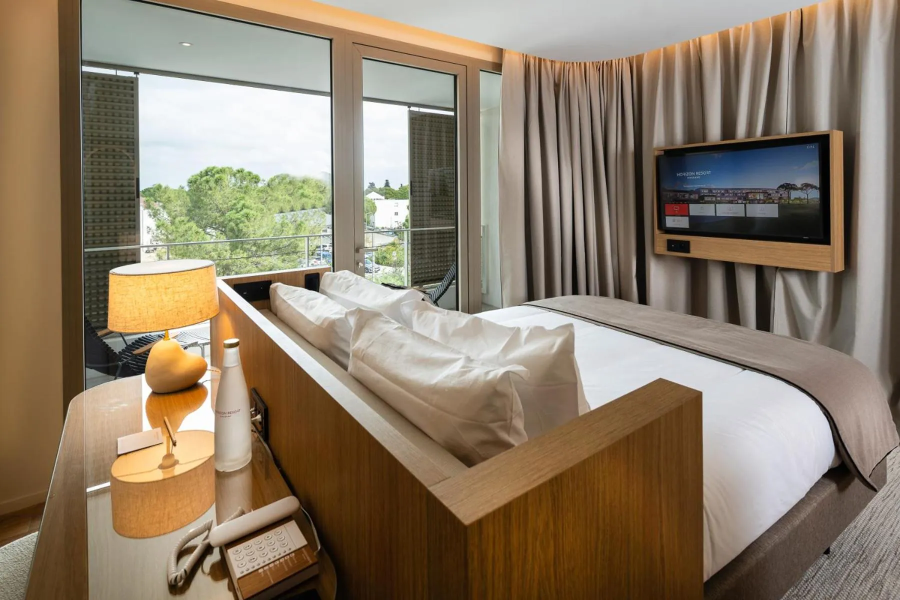 TV and multimedia, Bed in Hôtel Horizon Resort Massane & Spa