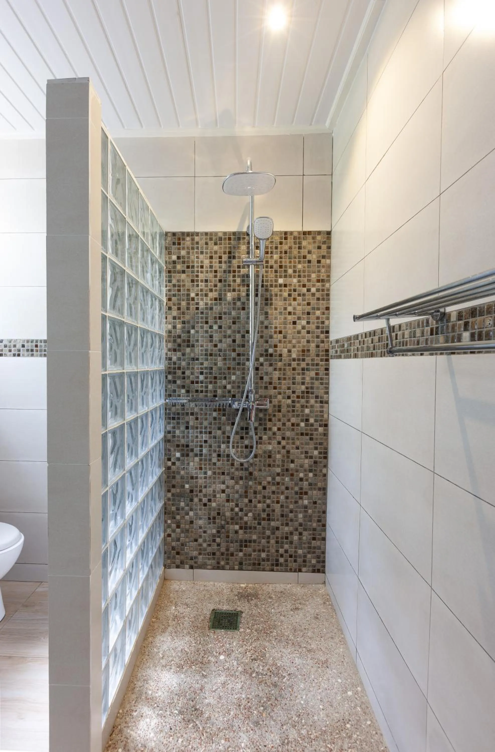 Shower in Chez Marston