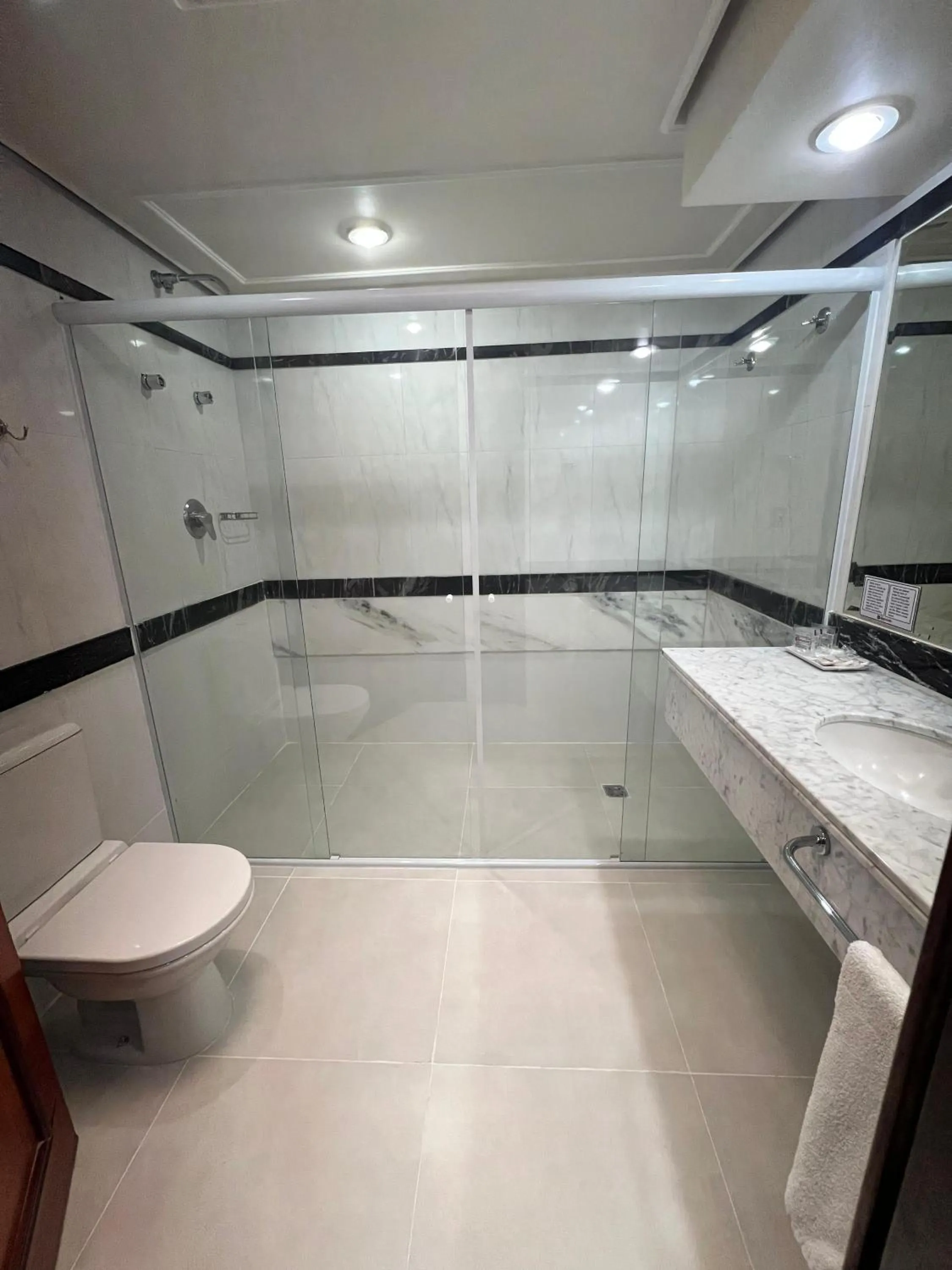 Bathroom in Hotel Euro Suite Campinas by Nacional Inn - Próximo ao Cambuí