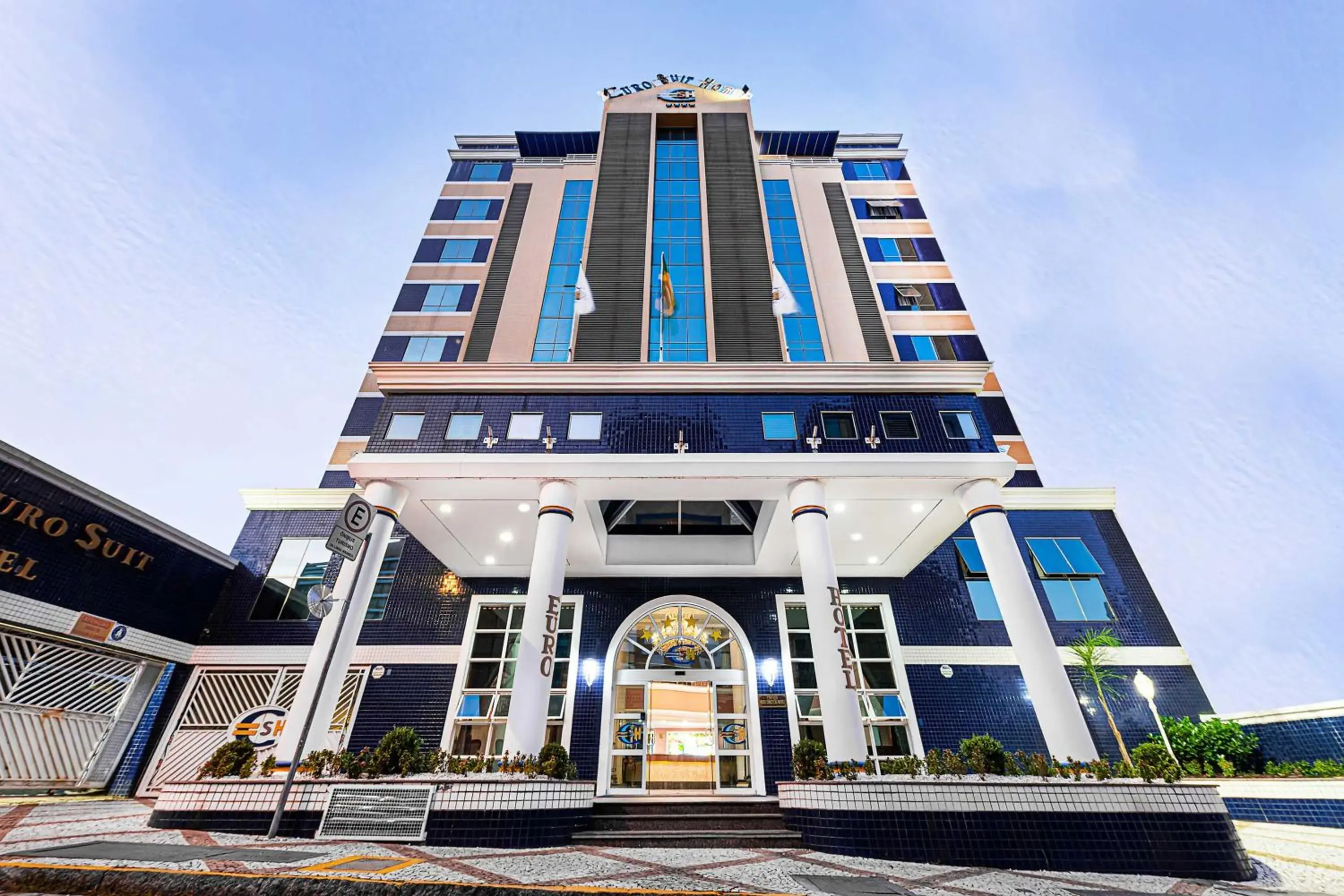 Facade/entrance in Hotel Euro Suite Campinas by Nacional Inn - Próximo ao Cambuí Facade/entrance in Hotel Euro Suite Campinas by Nacional Inn - Próximo ao Cambuí