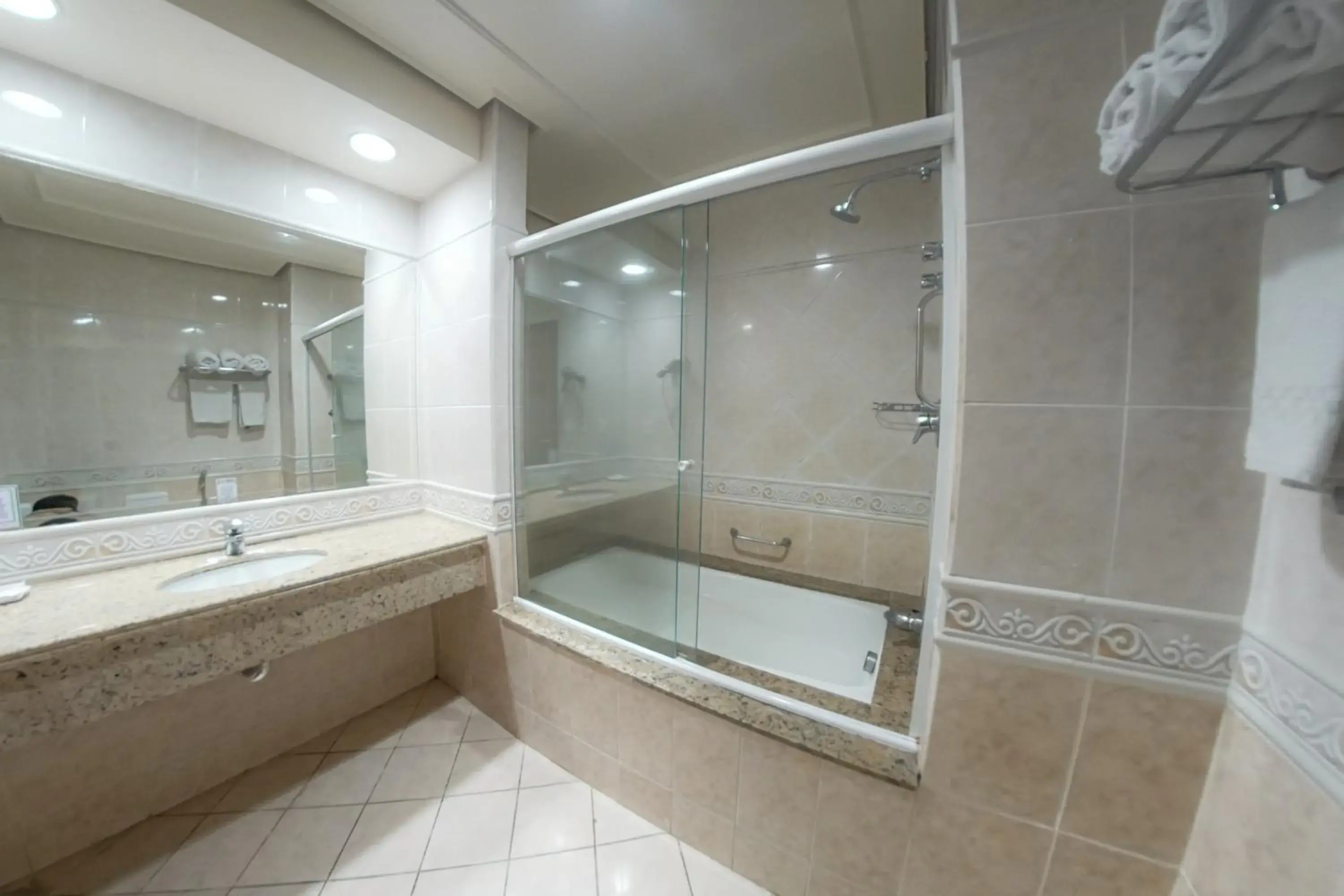 Property building in Hotel Euro Suite Campinas by Nacional Inn - Próximo ao Cambuí Property building in Hotel Euro Suite Campinas by Nacional Inn - Próximo ao Cambuí