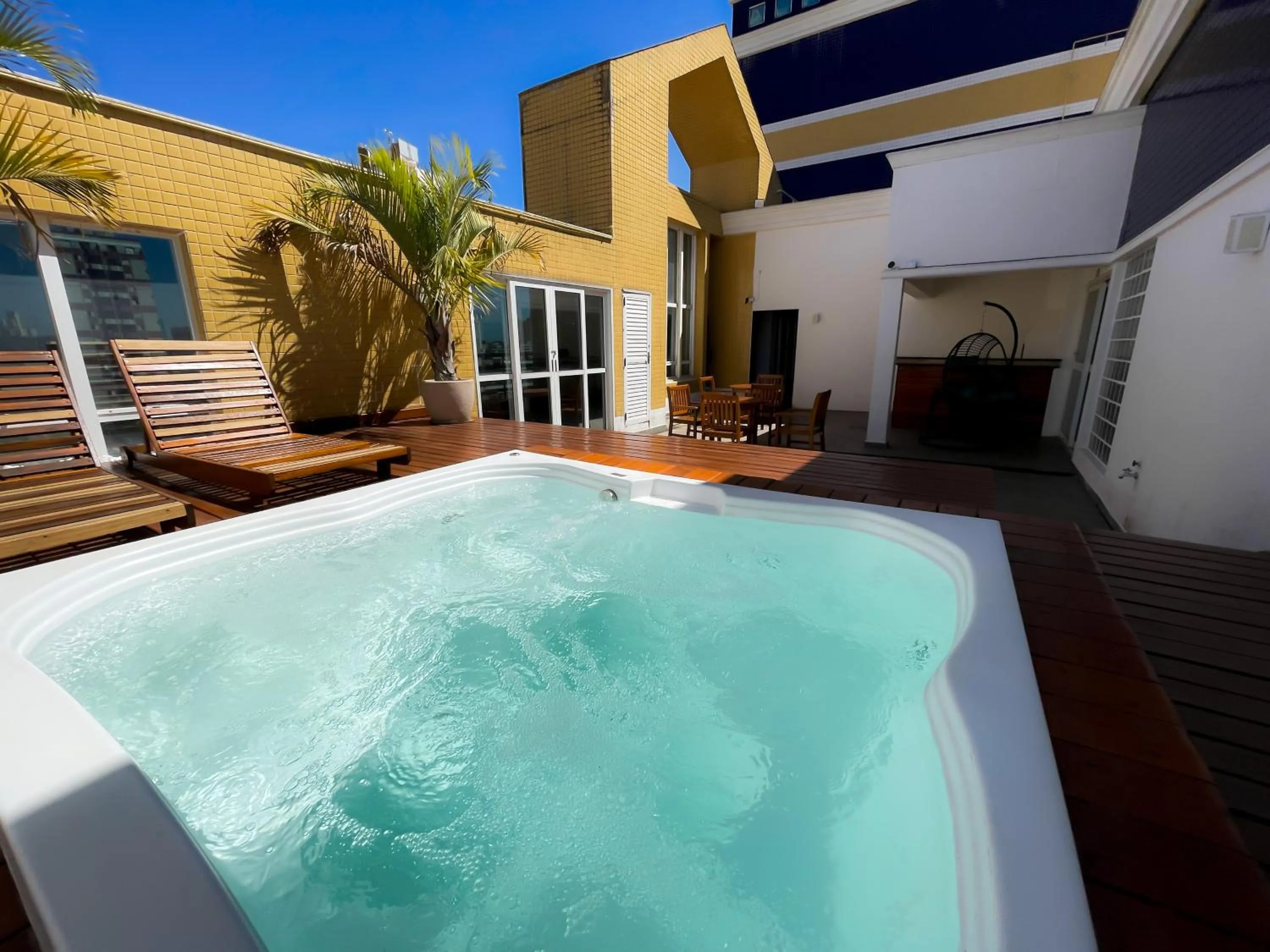 Hot Tub in Hotel Euro Suite Campinas by Nacional Inn - Próximo ao Cambuí