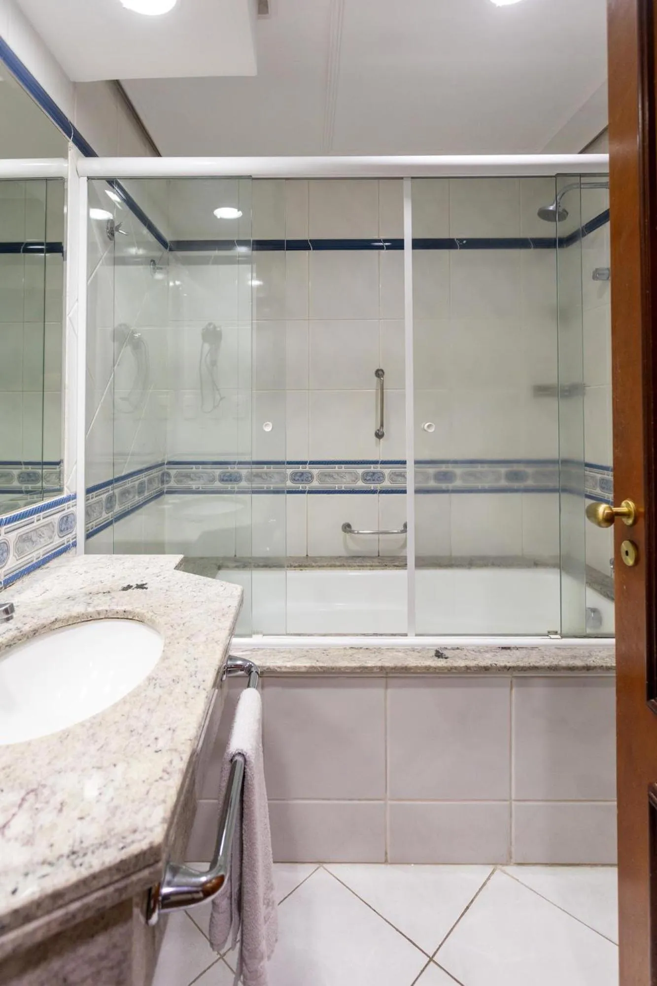 Bathroom in Hotel Euro Suite Campinas by Nacional Inn - Próximo ao Cambuí