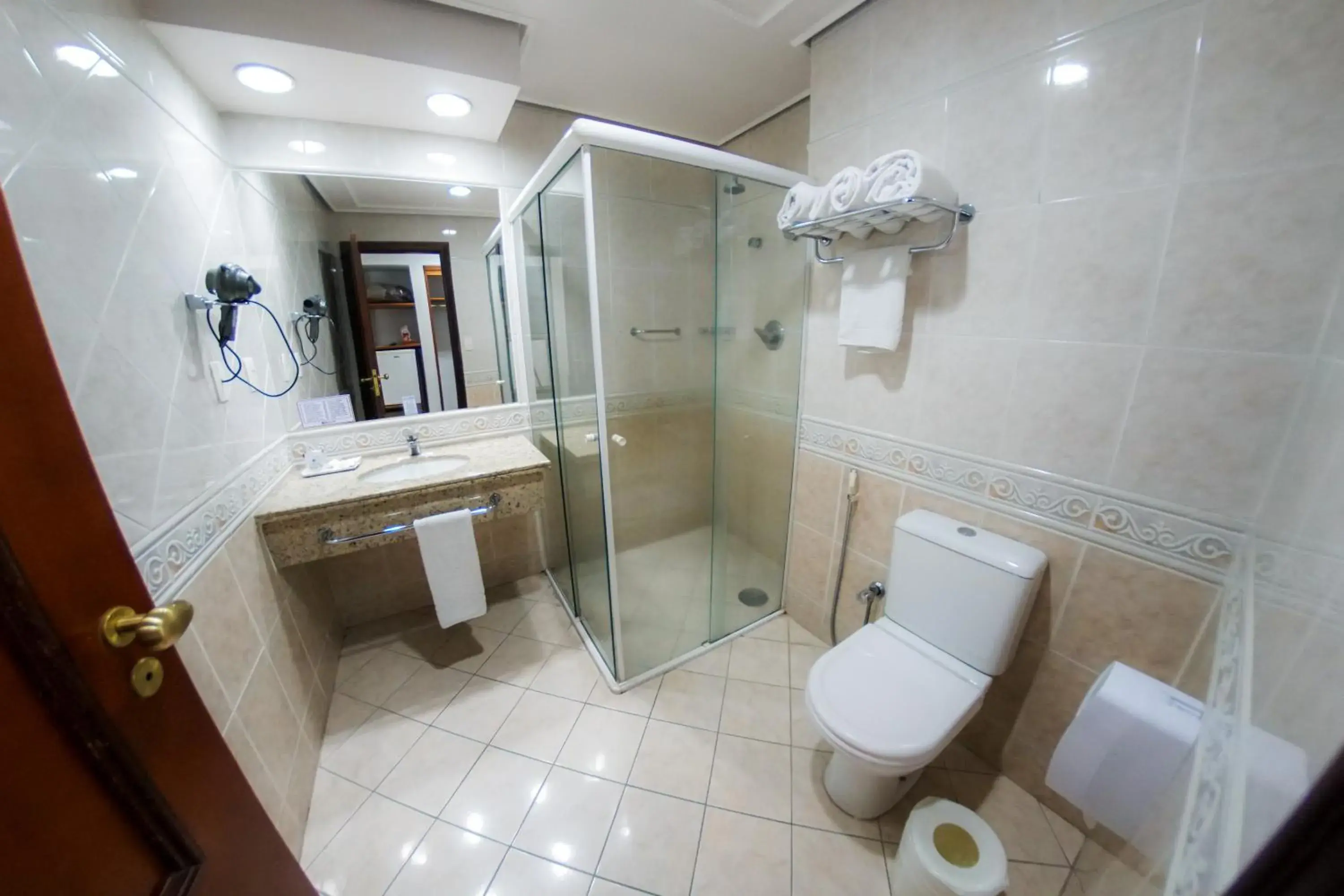 Property building in Hotel Euro Suite Campinas by Nacional Inn - Próximo ao Cambuí Property building in Hotel Euro Suite Campinas by Nacional Inn - Próximo ao Cambuí