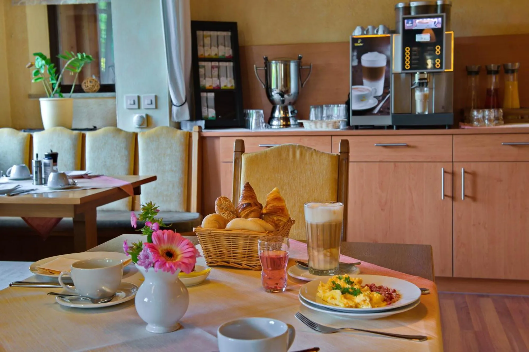 Breakfast in H+ Hotel Oberstaufen