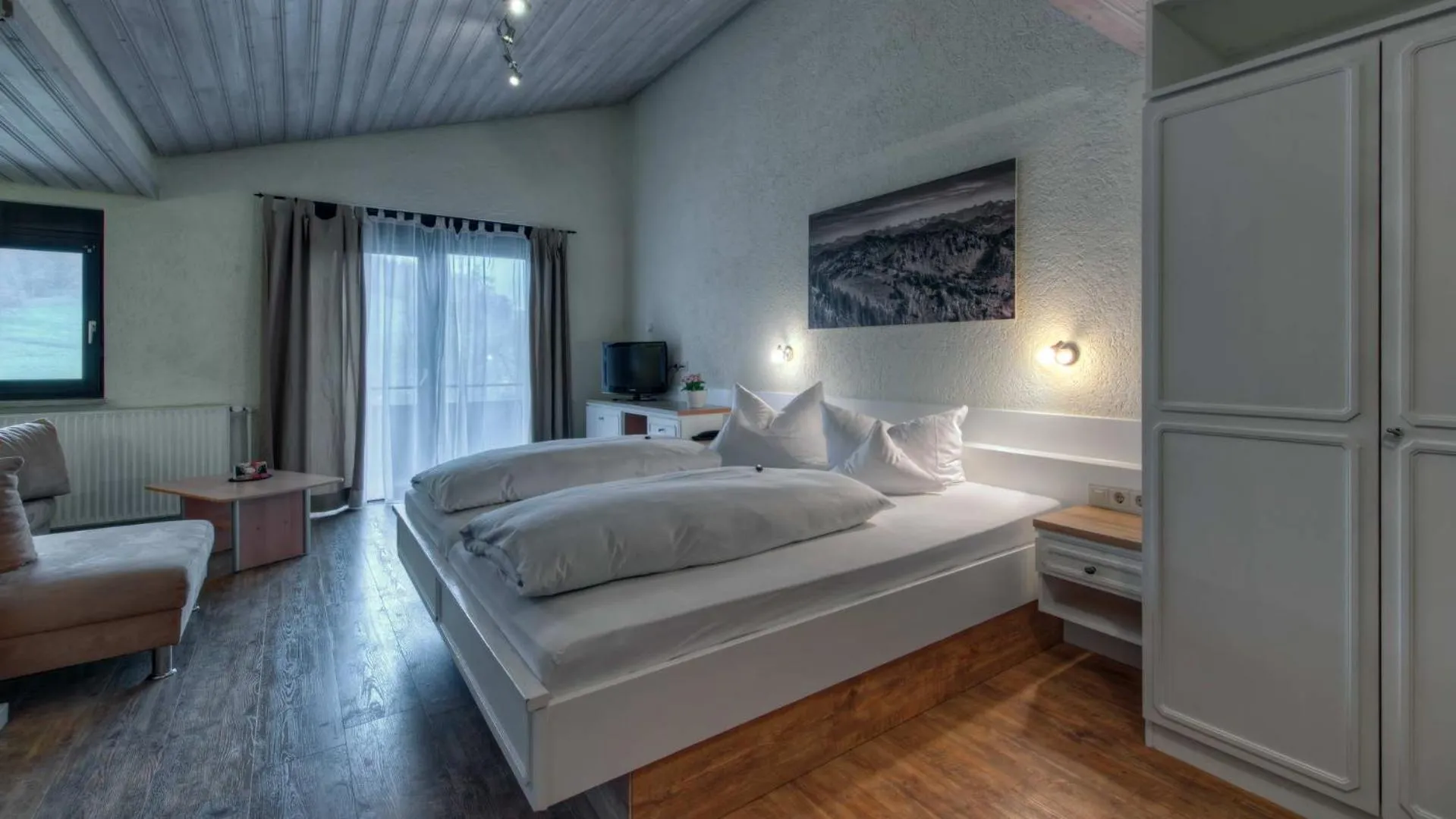 Bed in H+ Hotel Oberstaufen