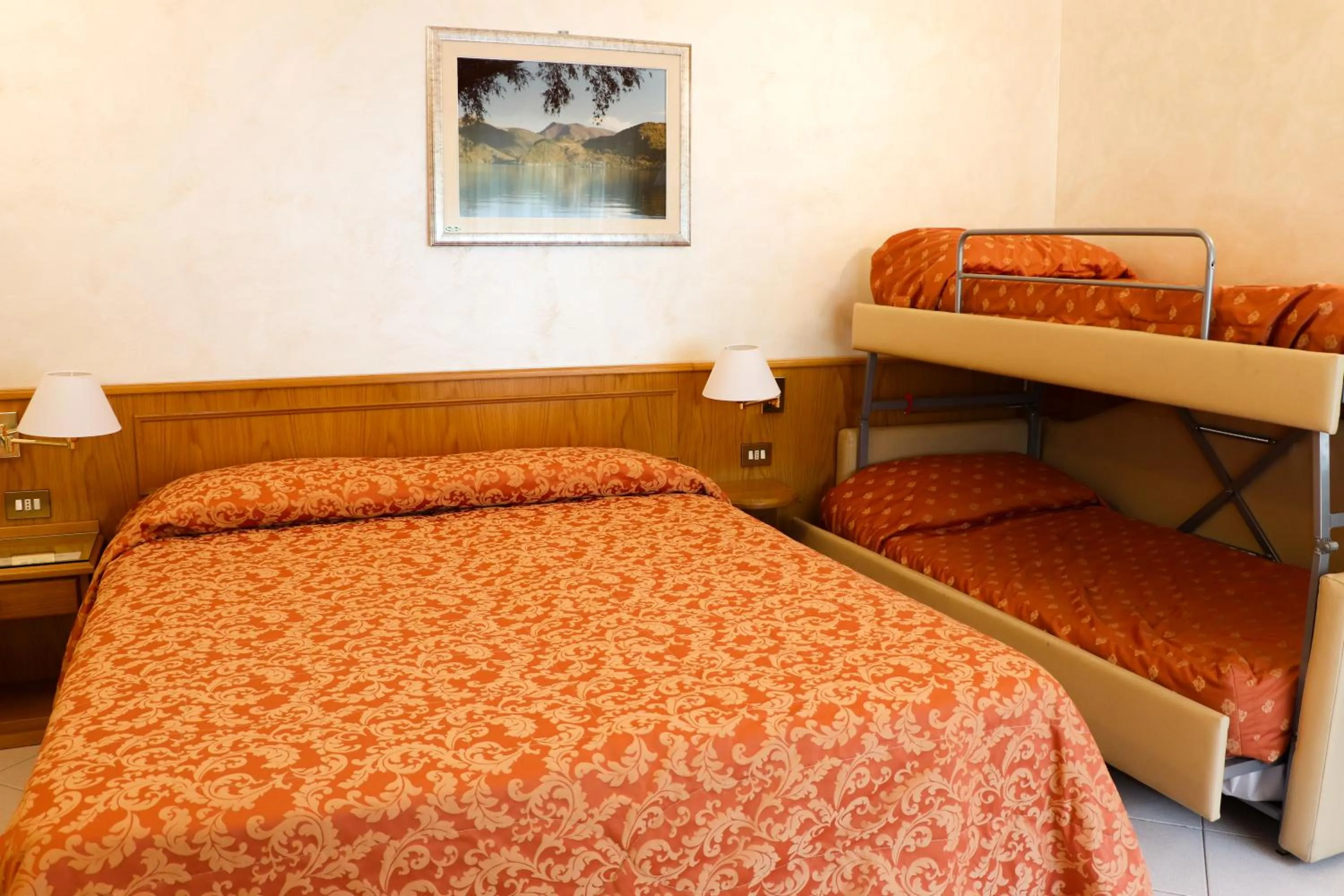 Photo of the whole room, Bed in Hotel Garni del Lago