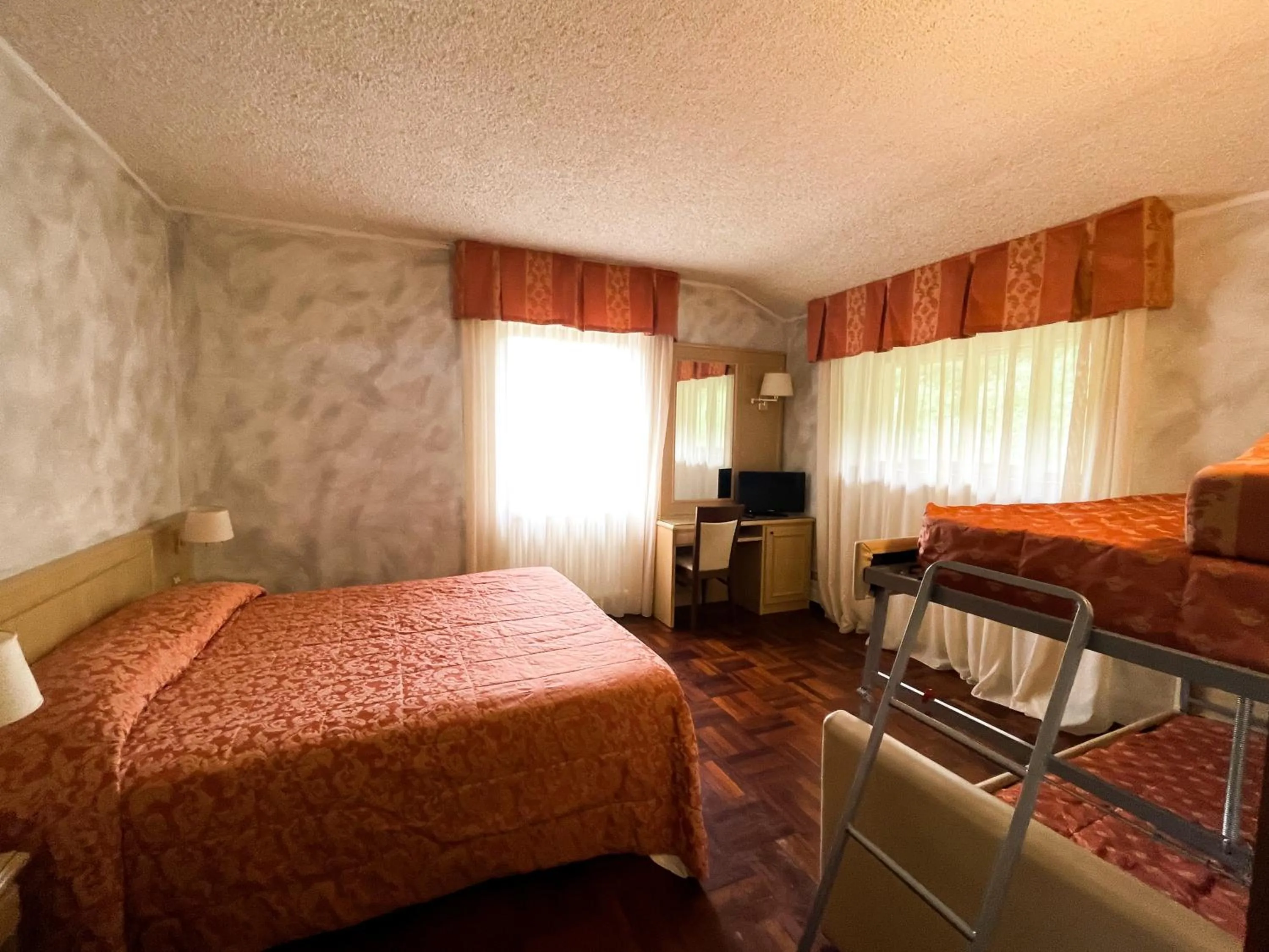Bedroom, Bed in Hotel Garni del Lago