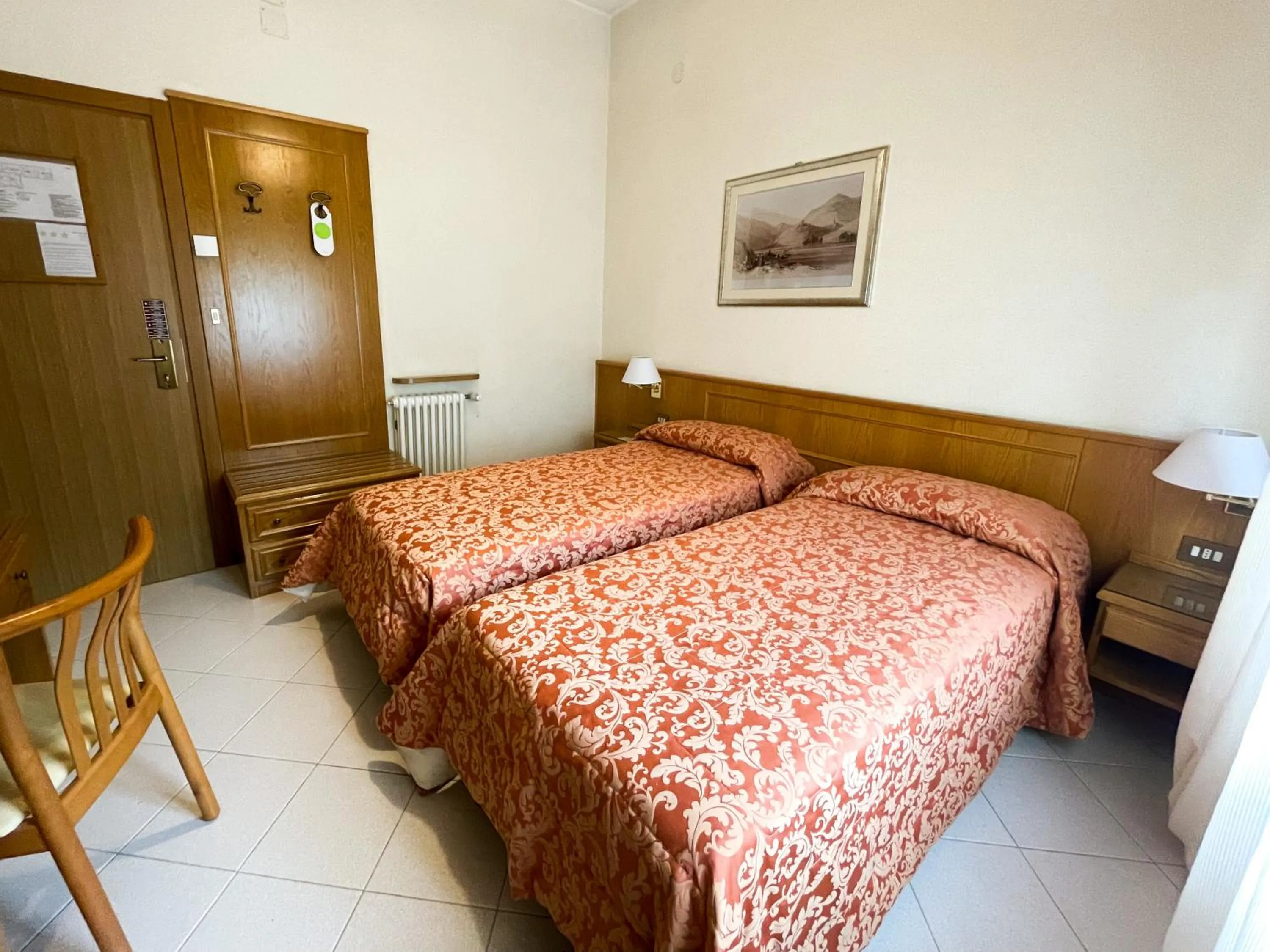 Bedroom, Bed in Hotel Garni del Lago