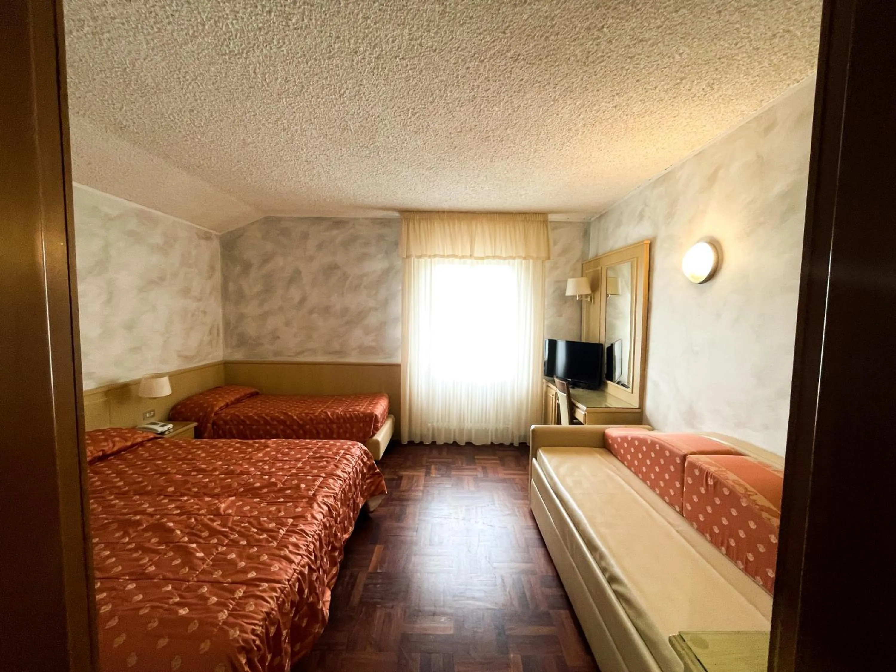 Bedroom, Bed in Hotel Garni del Lago