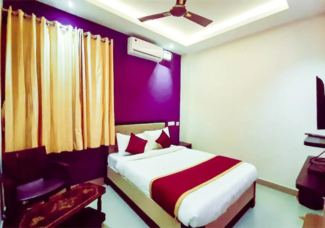Deluxe Double Room - single occupancy in Hotel Abedrooms- Budget stay Thanjavur