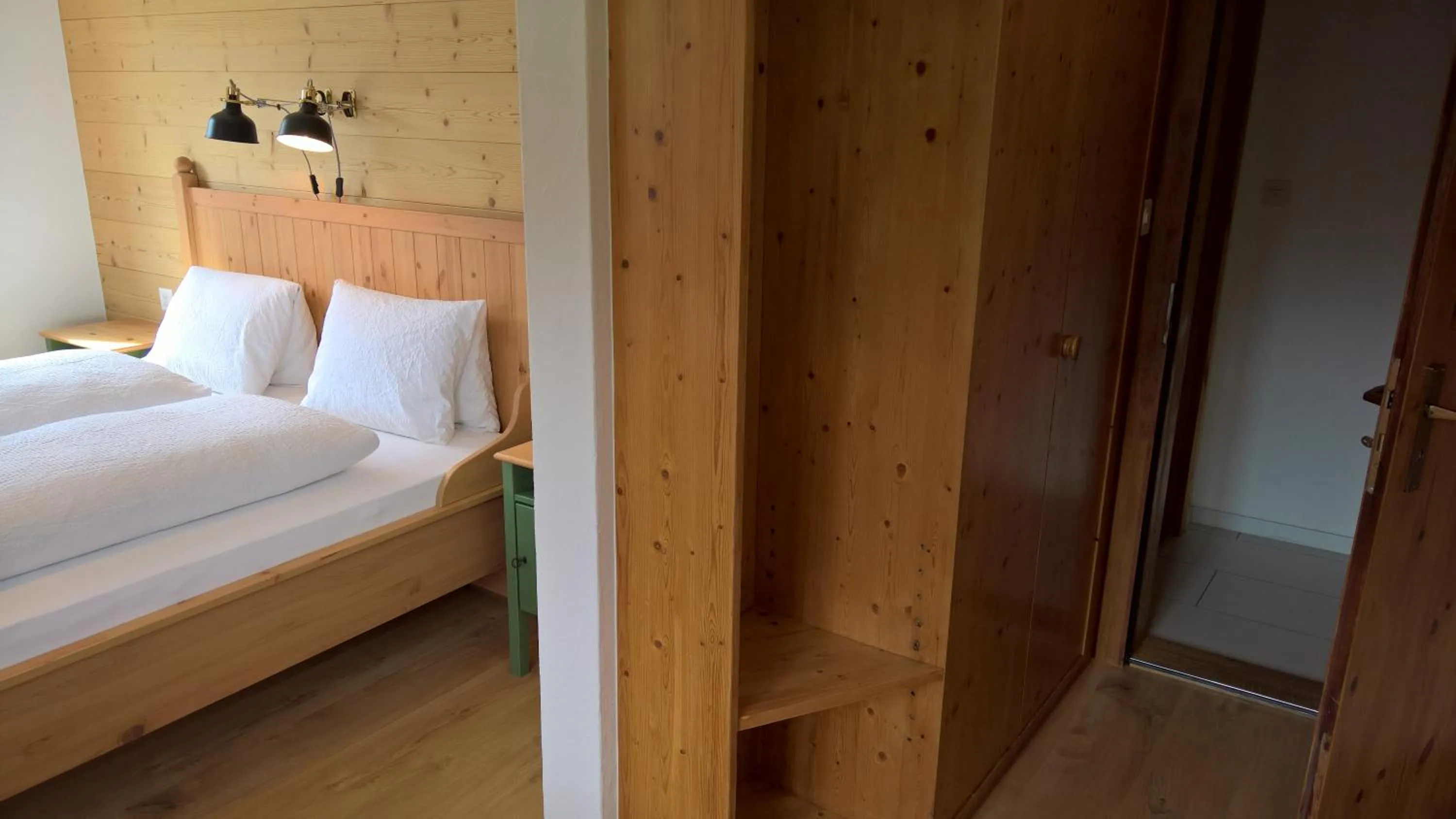 Bedroom, Bed in B&B Chasa Arfusch