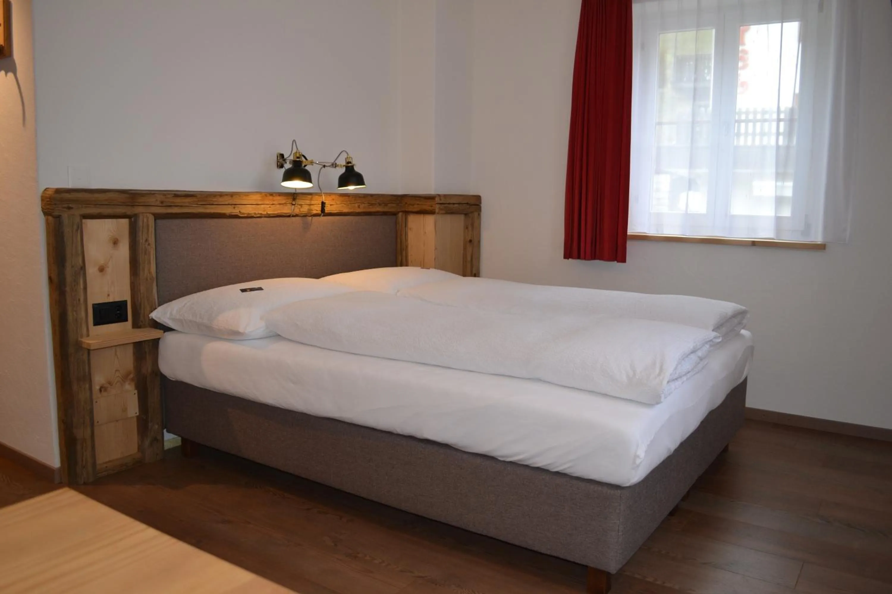 Photo of the whole room, Bed in B&B Chasa Arfusch