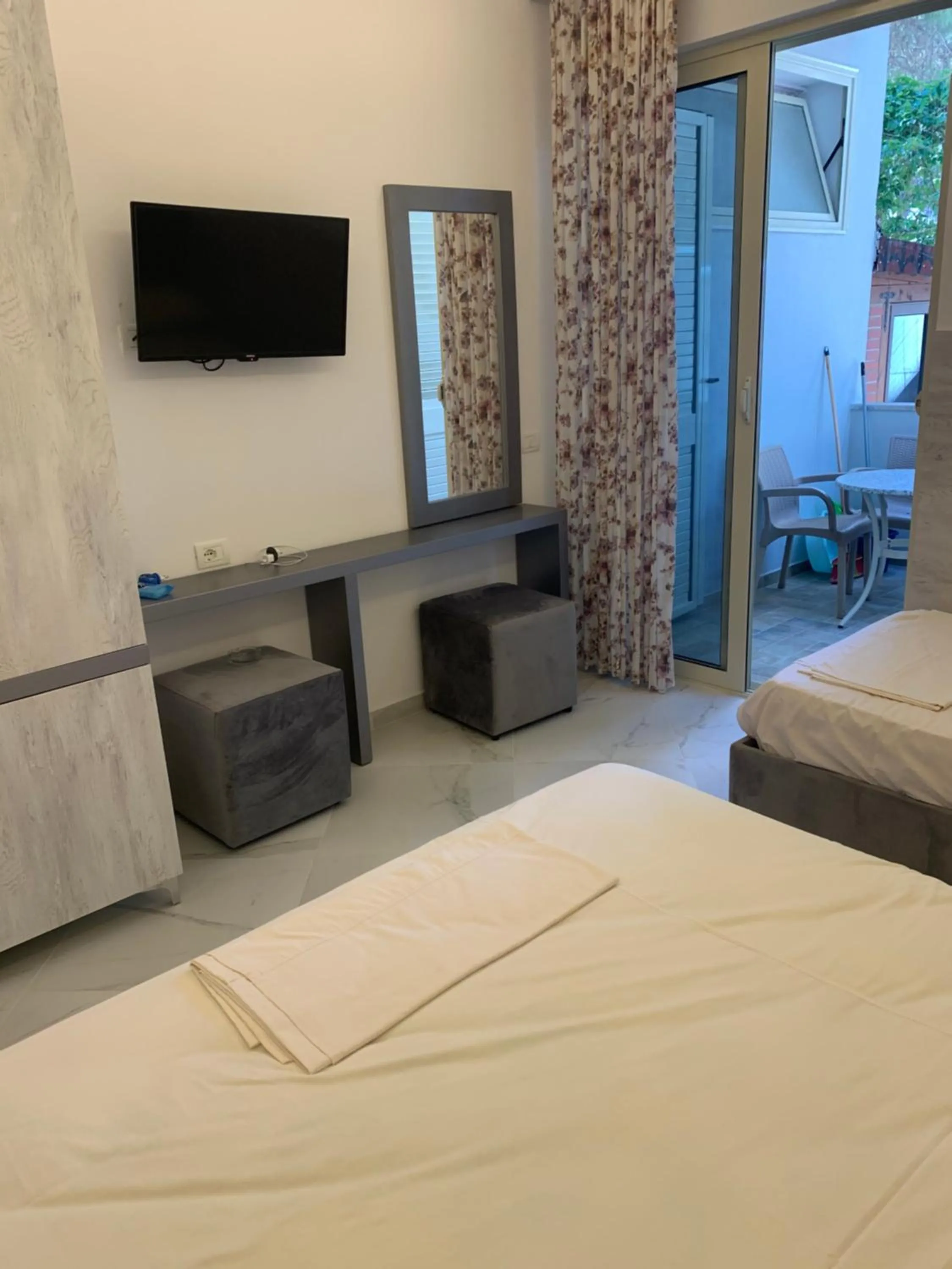 Triple Room with Garden View in Villa Arberia
