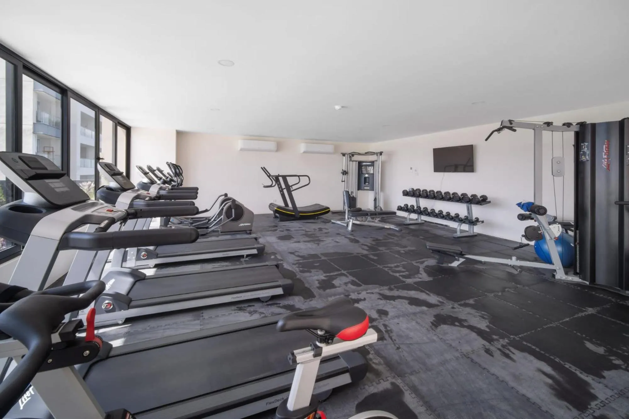 BALTIA Luxurious One Bedroom Ap