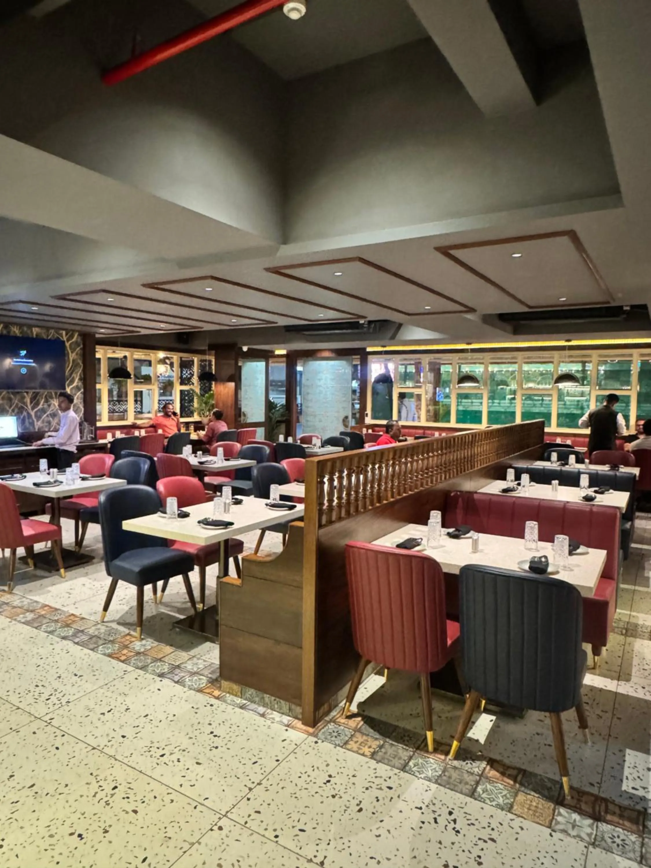 Restaurant/places to eat in InstaFeel Hotel